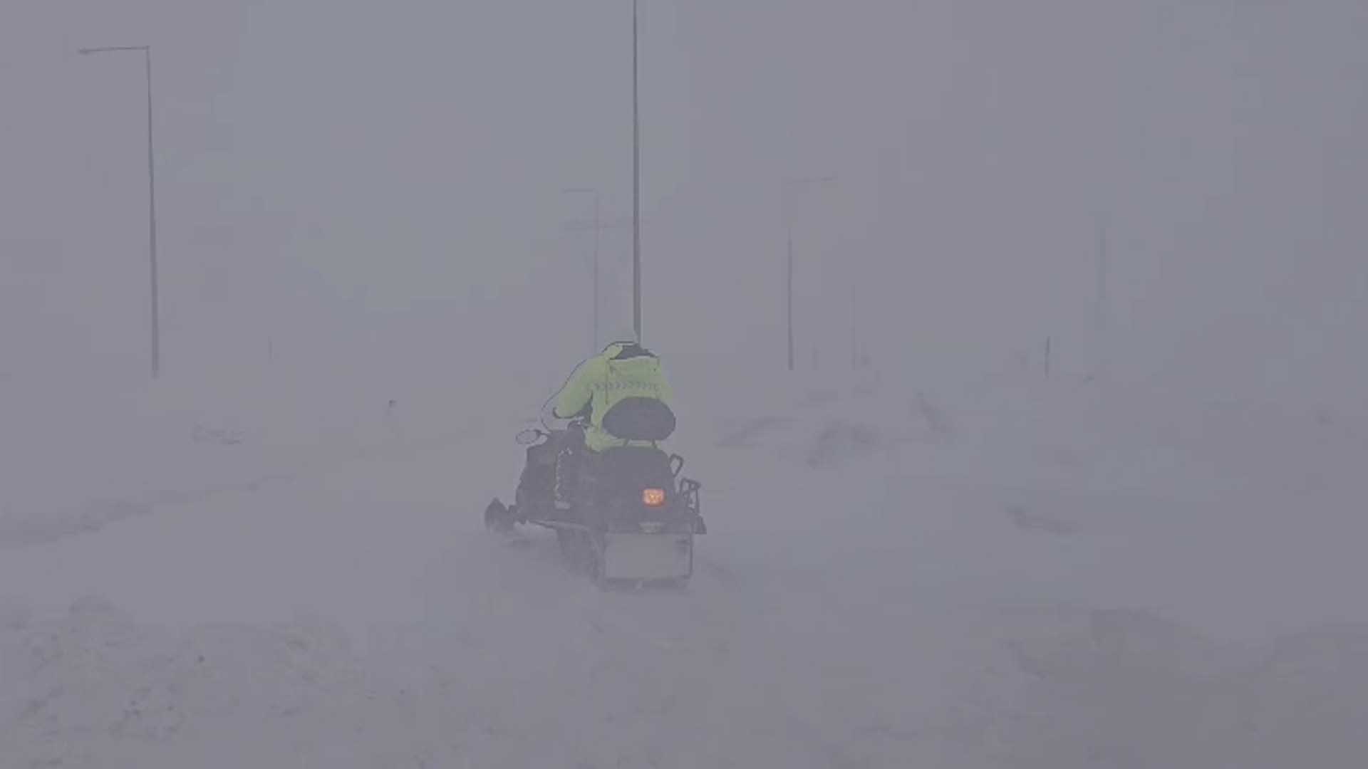 Bitlis’te Kar Motoru Trafik Ekiplerinin İmdadına Yetişiyor 2