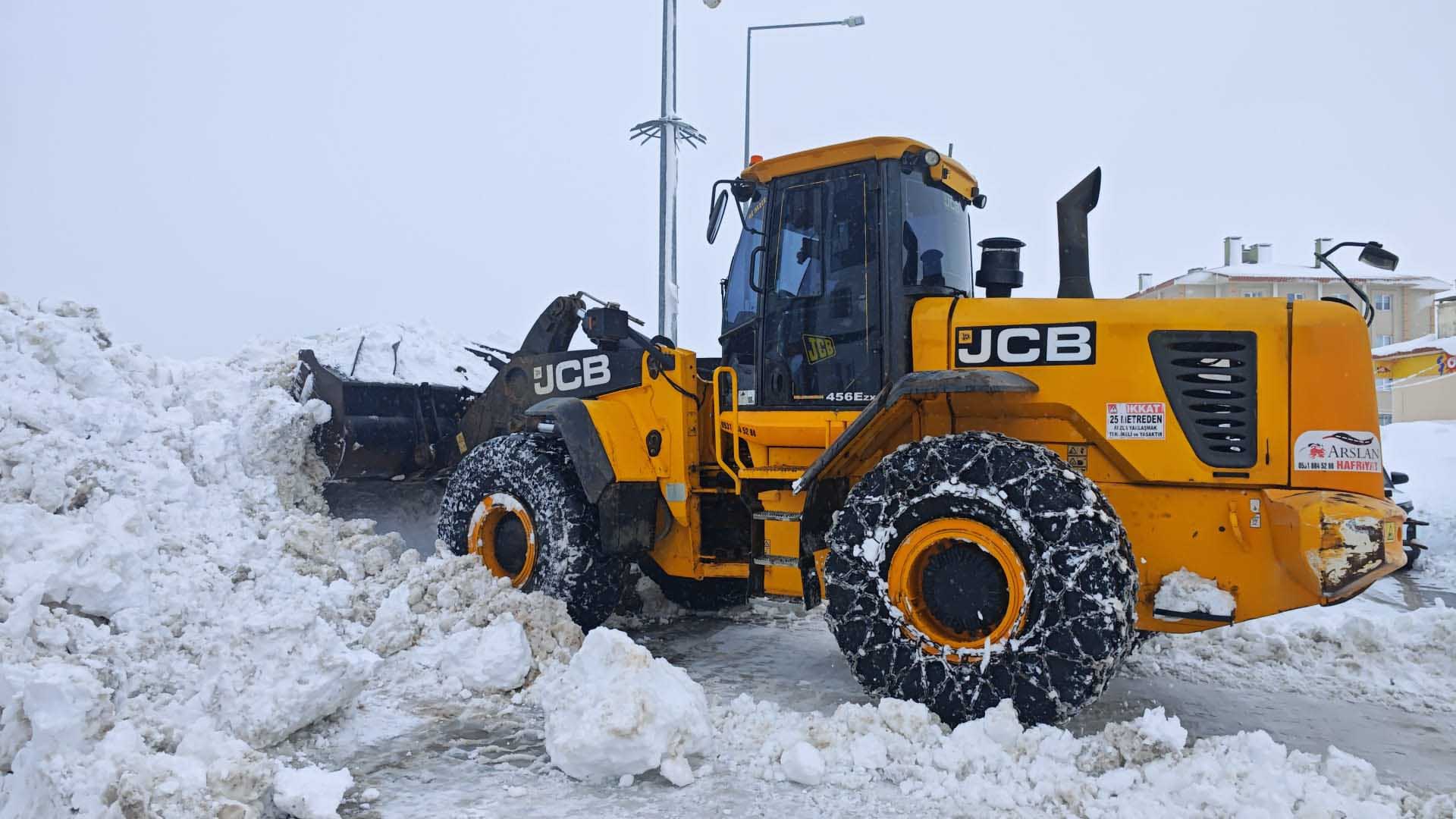 Bitlis'te Kar Temizleme Çalışmaları Aralıksız Sürüyor 5