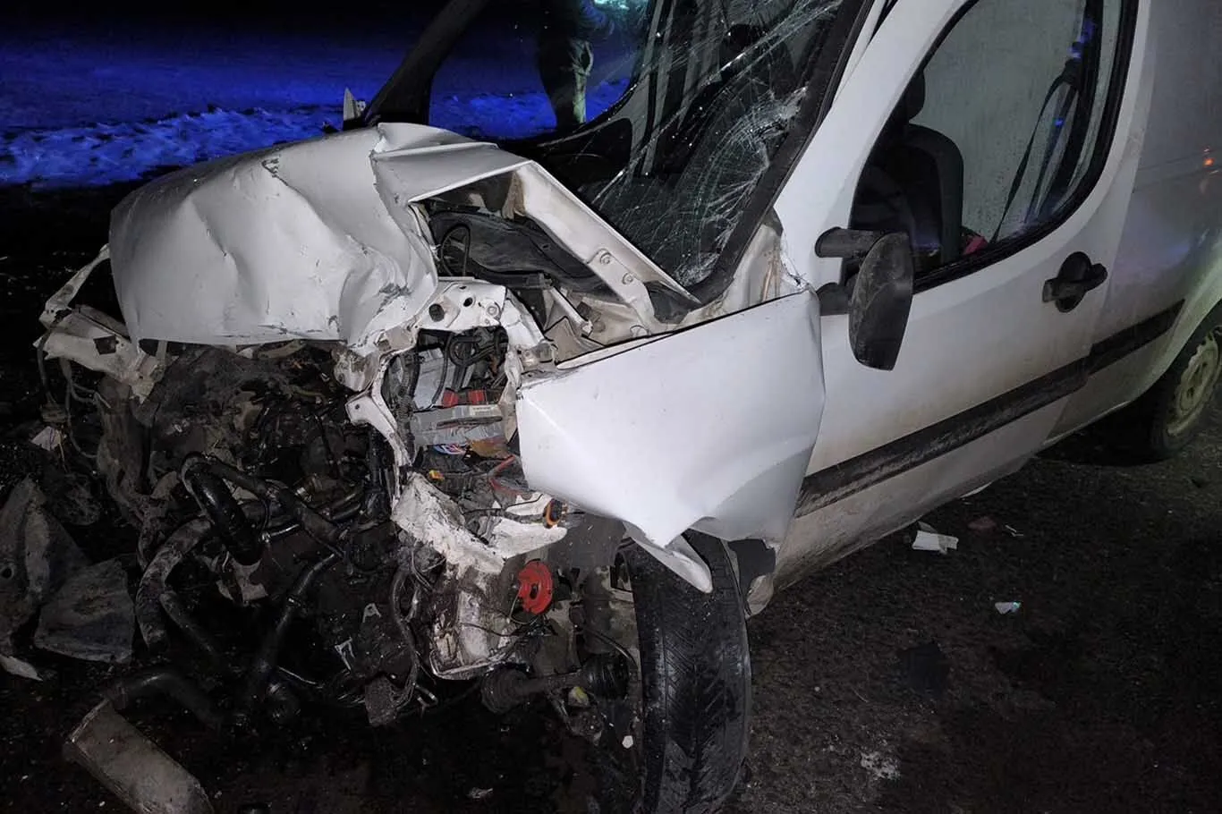 Cinarda Buzlanma Zincirleme Trafik Kazasina Yol Acti 3 Yarali 2