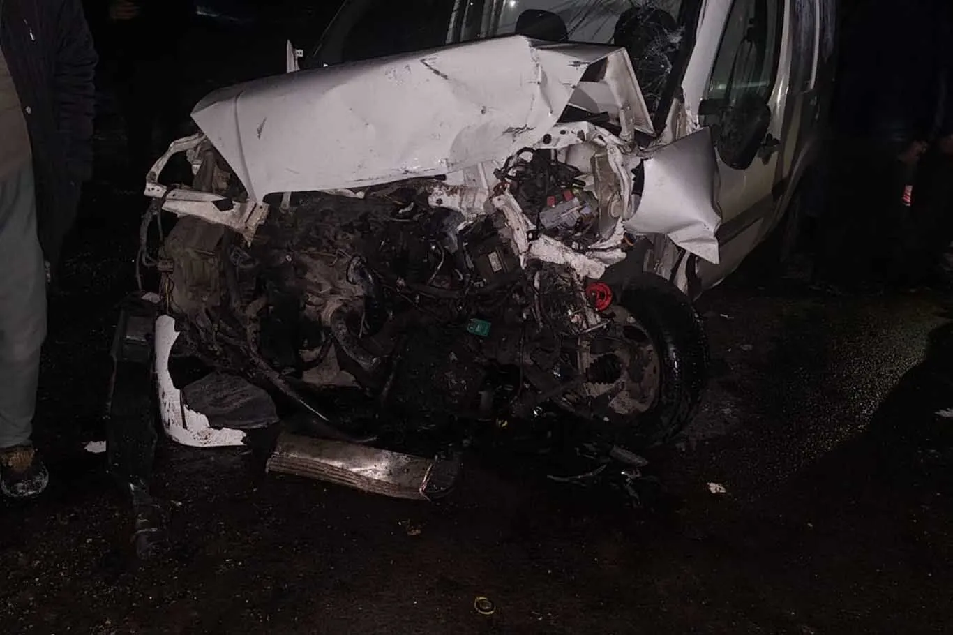 Cinarda Buzlanma Zincirleme Trafik Kazasina Yol Acti 3 Yarali 3