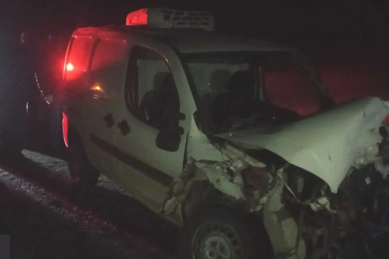 Cinarda Buzlanma Zincirleme Trafik Kazasina Yol Acti 3 Yarali 4