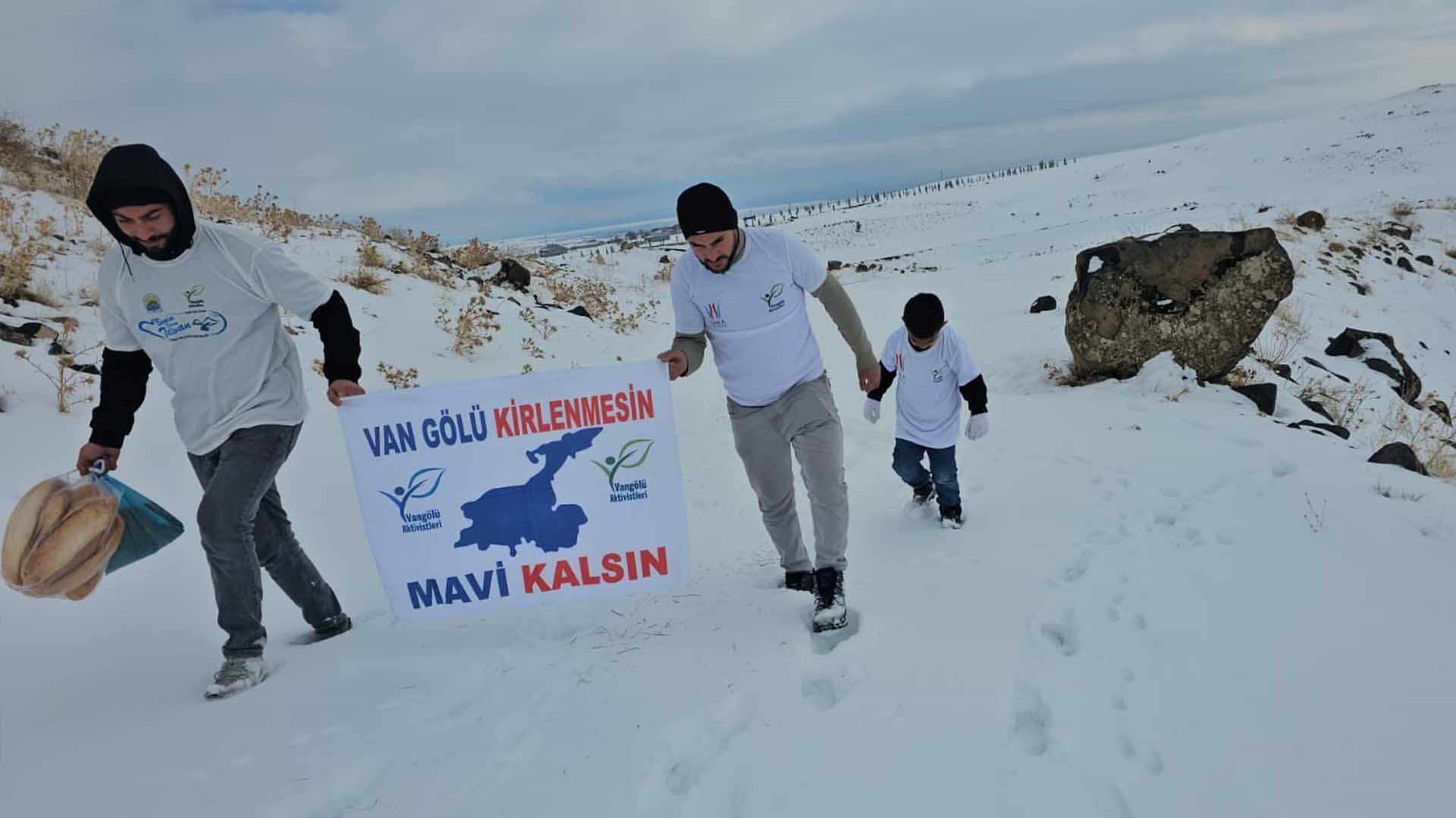 Süphan Dağı Eteklerine Yem Bırakıldı 2-1