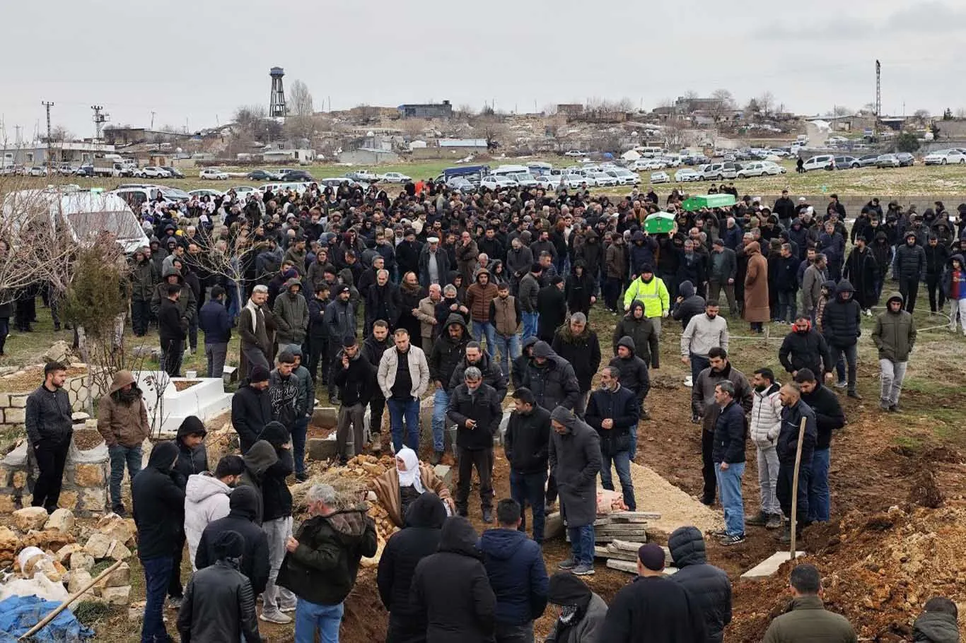 Yuzeyi Buz Tutan Golette Cansiz Bedenleri Bulunan 2 Cocuk Topraga Verildi 2