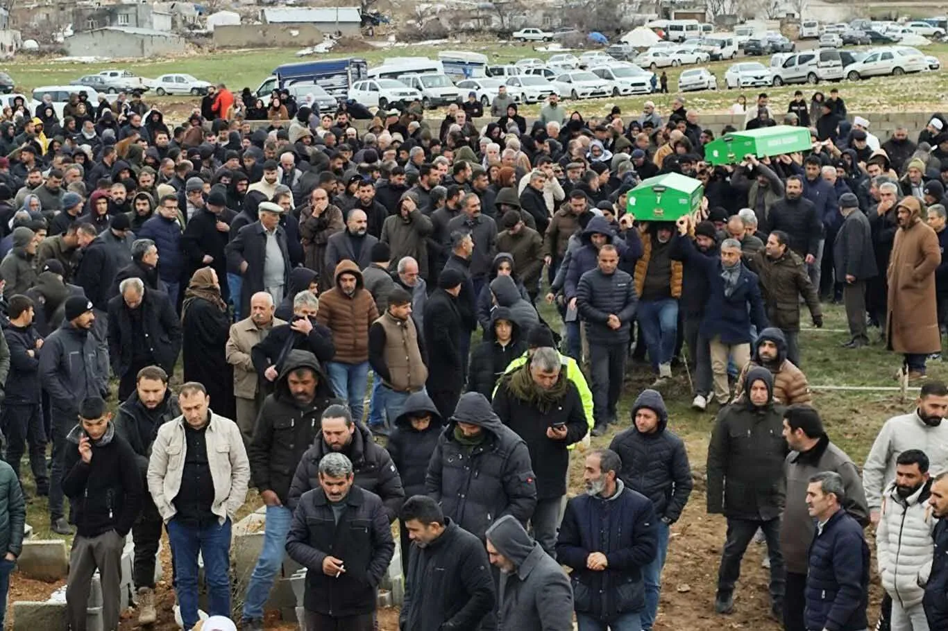 Yuzeyi Buz Tutan Golette Cansiz Bedenleri Bulunan 2 Cocuk Topraga Verildi 3