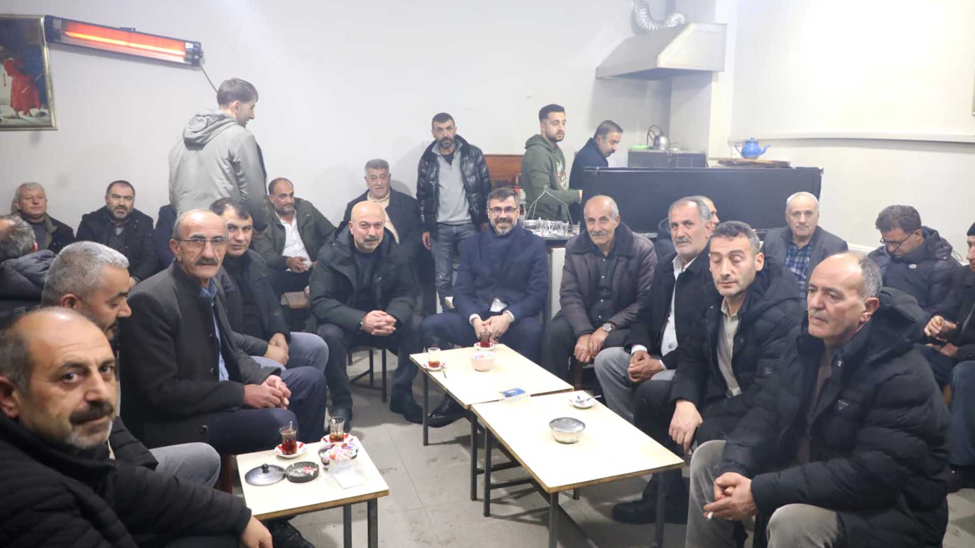 Başkan Tanğlay, Teravih Namazının Ardından Vatandaşlarla Bir Araya Geldi 3