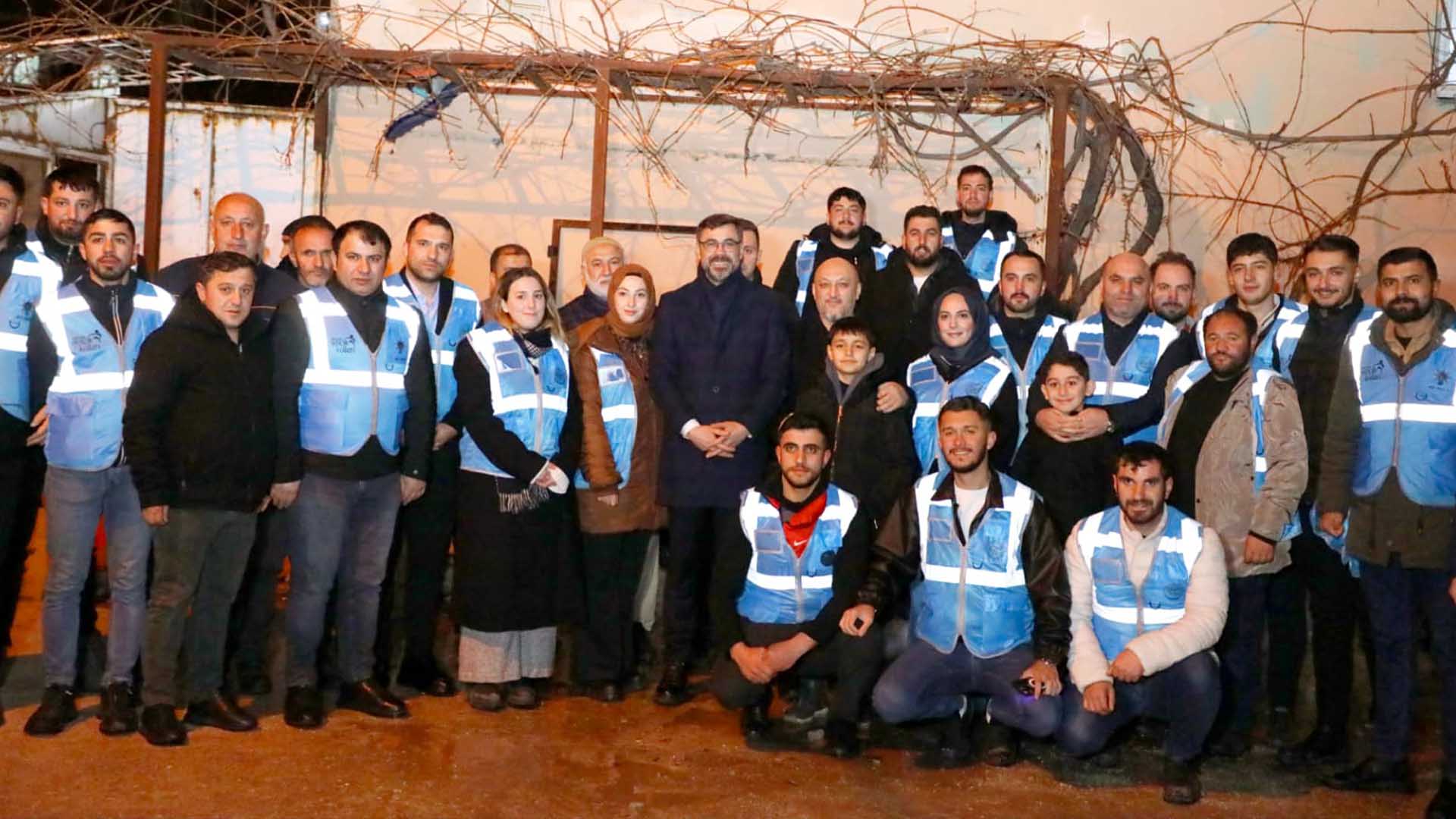 Başkan Tanğlay, Teravih Namazının Ardından Vatandaşlarla Bir Araya Geldi 4