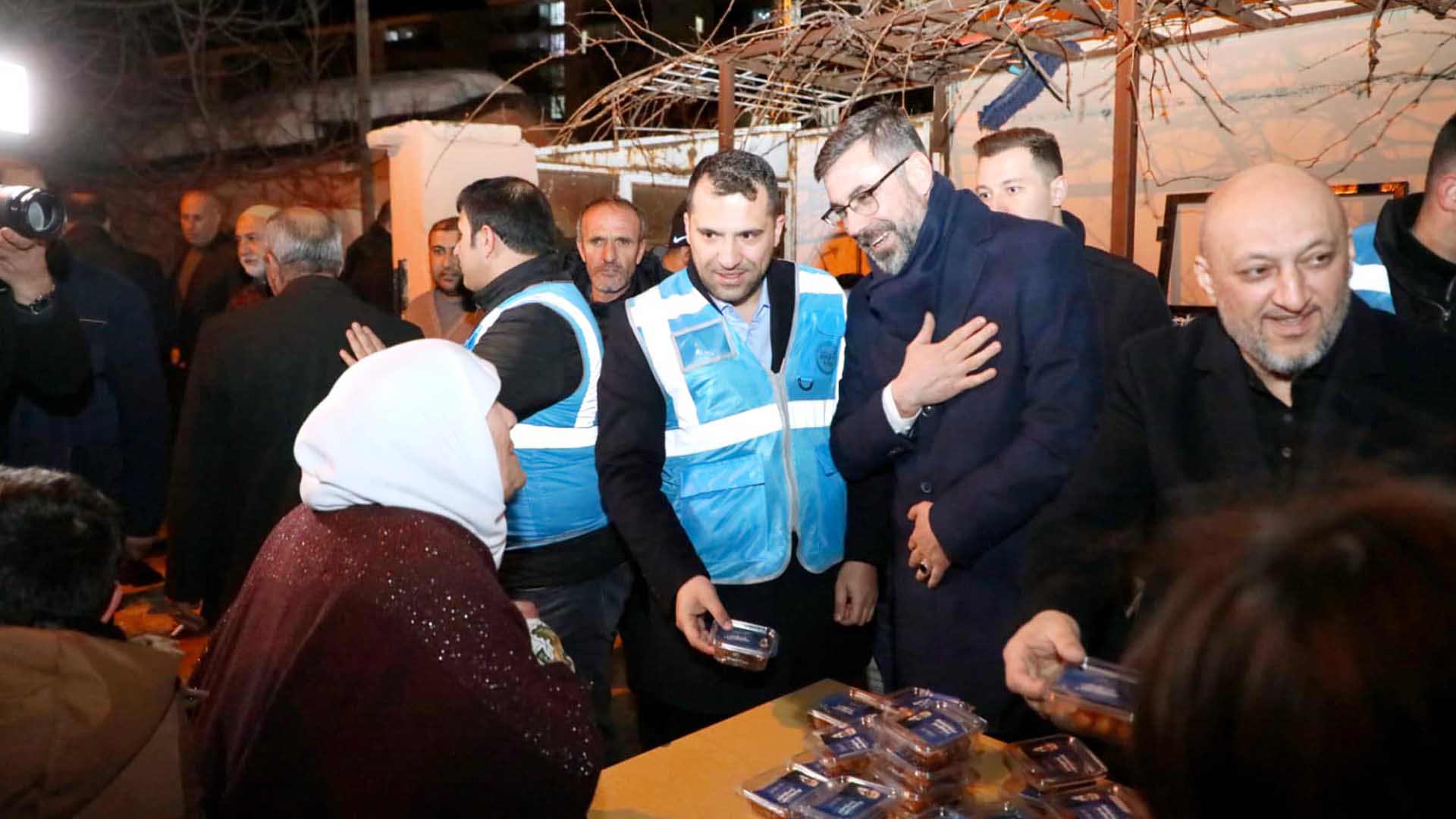 Başkan Tanğlay, Teravih Namazının Ardından Vatandaşlarla Bir Araya Geldi 5