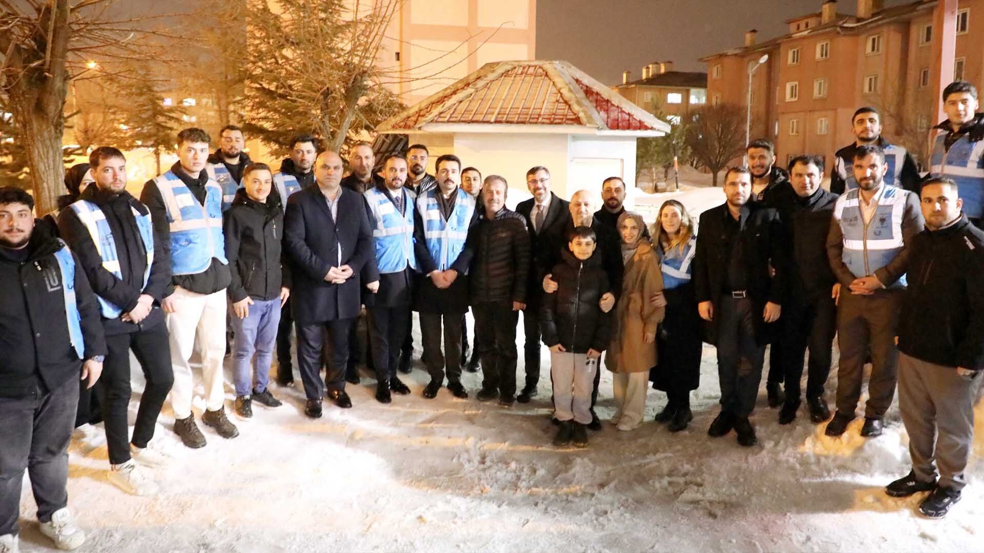 Başkan Tanğlay, Teravih Sonrası Vatandaşlarla Bir Araya Geldi 2