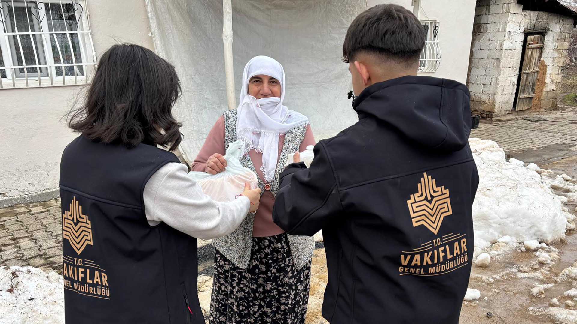 Bitlis Vakıflar Müdürlüğü Ramazan’ın İlk Gününde 7 İlde İftar Sofraları Kurdu 9