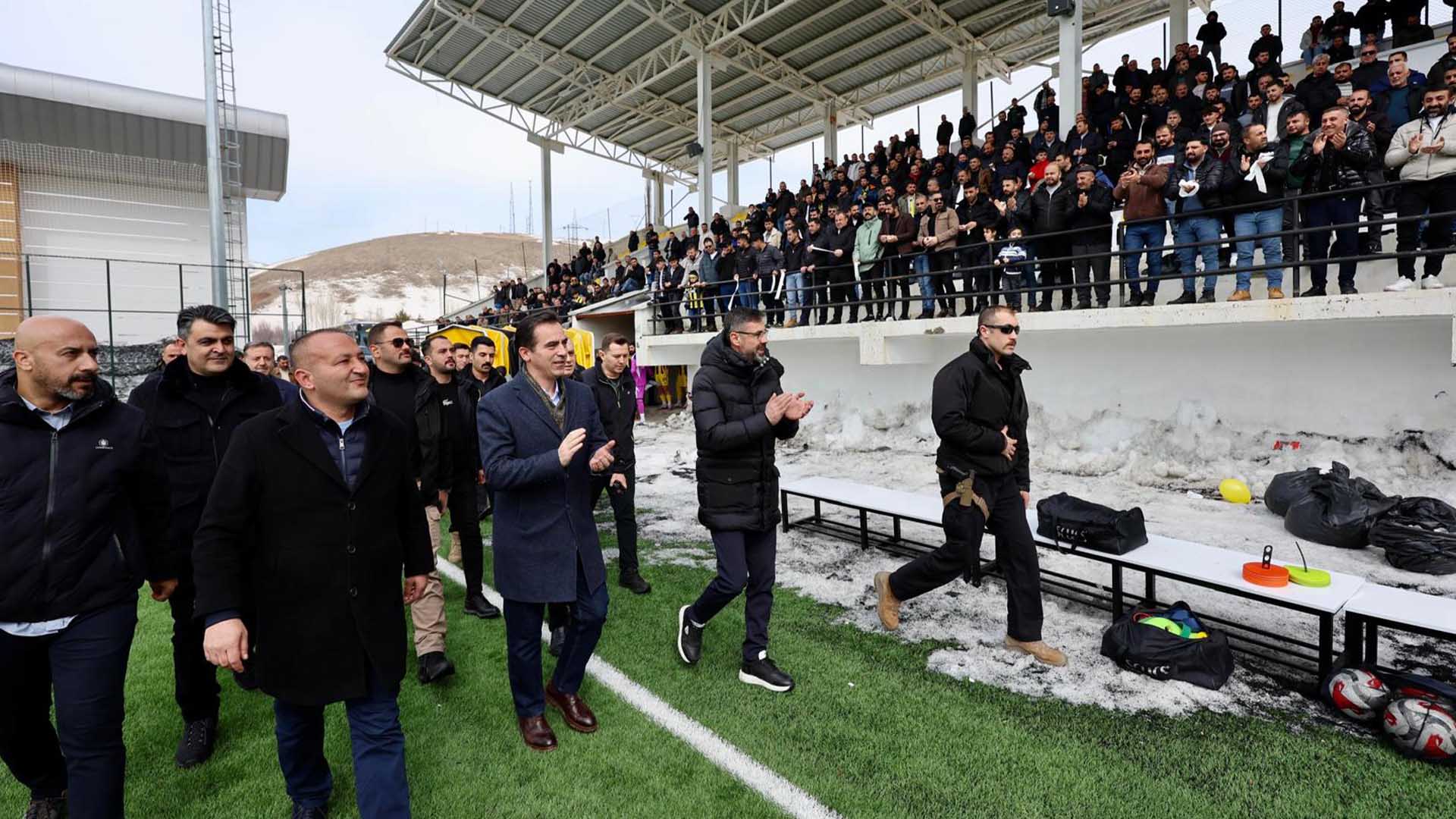 Bitlisspor’a Tribünden Destek, Karakaya Ve Tanğlay Maçı Tribünlerde İzledi 1