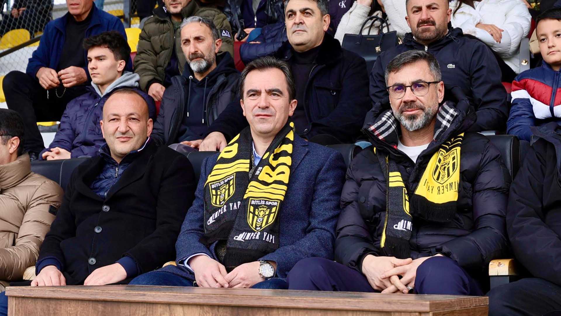 Bitlisspor’a Tribünden Destek, Karakaya Ve Tanğlay Maçı Tribünlerde İzledi 6