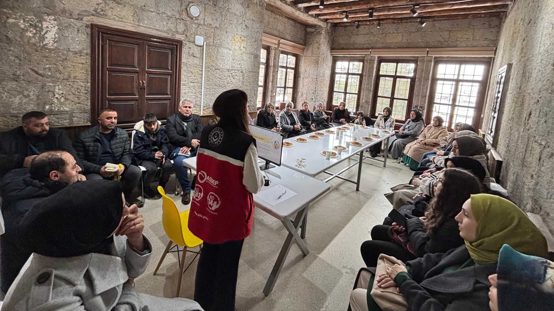 Bitlis’te “Ailece Kitap Okuyor” Etkinliği Yoğun İlgi Gördü 2-1