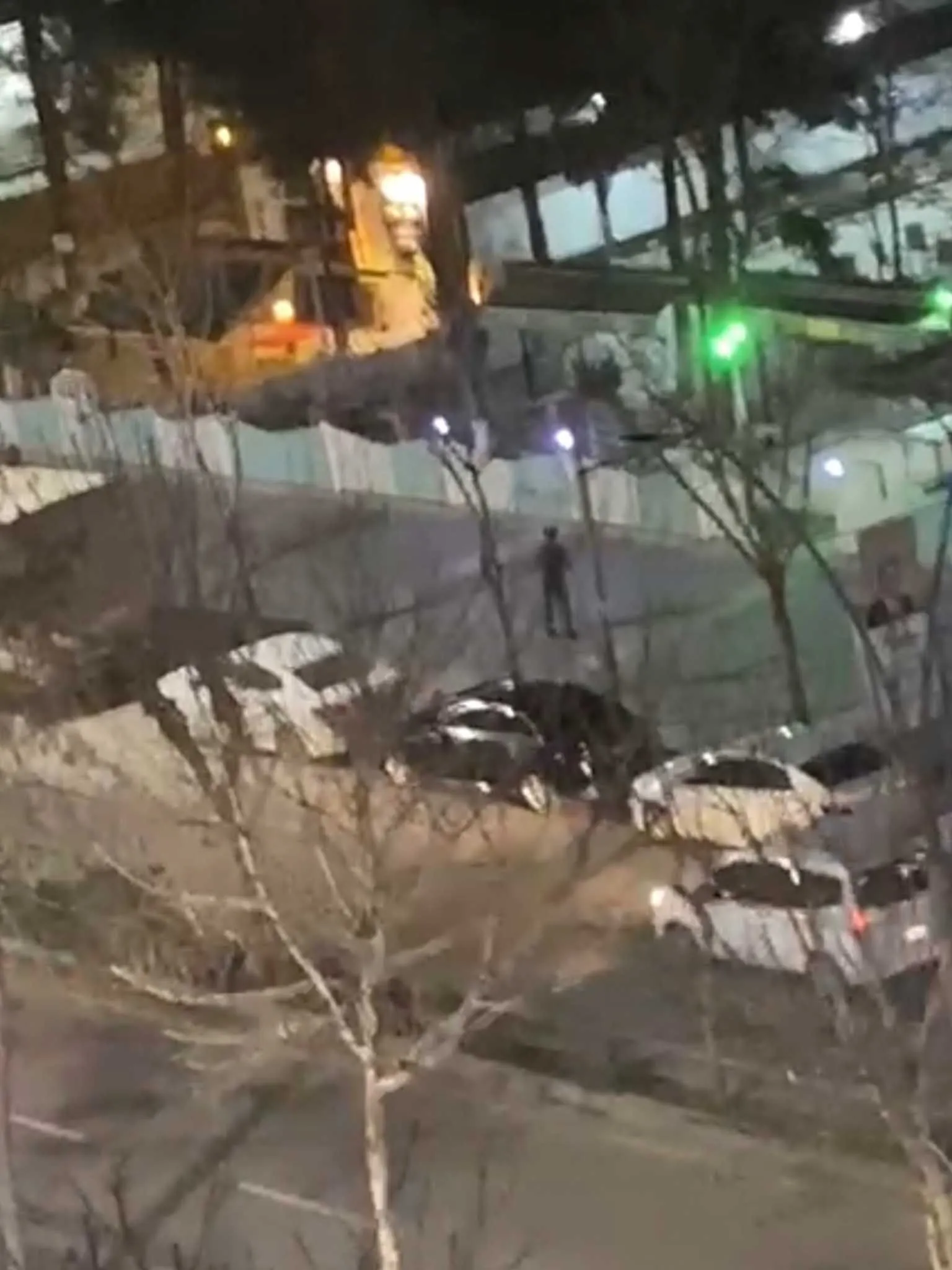 Uzun Namlulu Silahla Cevreye Rastgele Ates Acti 2 Yarali 4