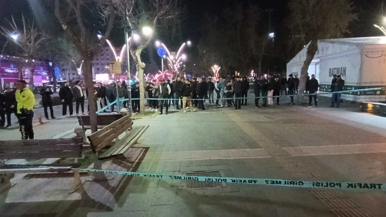 Uzun Namlulu Silahla Cevreye Rastgele Ates Acti 2 Yarali