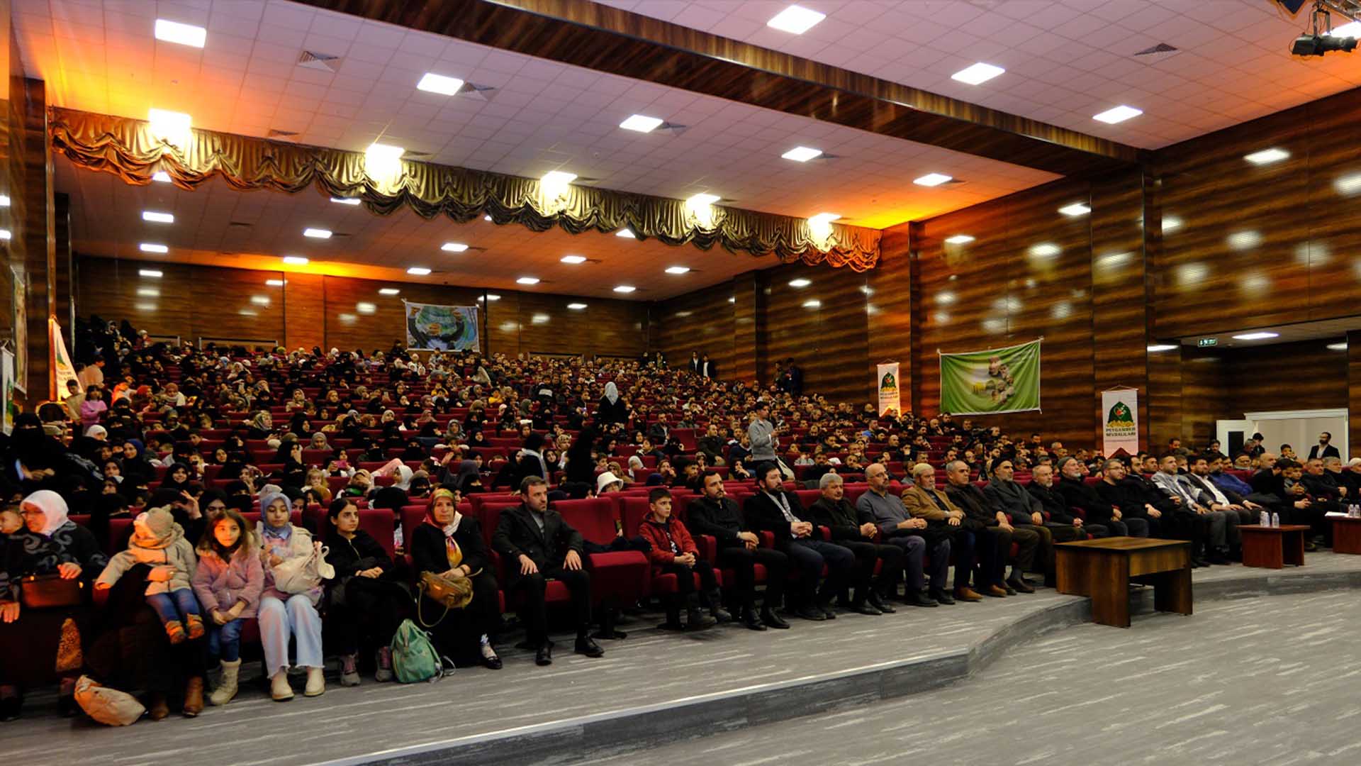 Van’da “Şehitler Gecesi” Programı, “Şehitler Veren Bir Dava Asla Yenilmez” 3