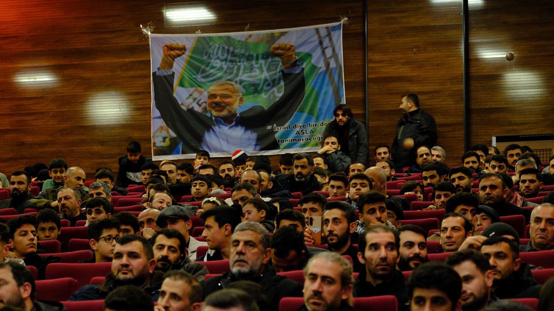 Van’da “Şehitler Gecesi” Programı, “Şehitler Veren Bir Dava Asla Yenilmez” 4