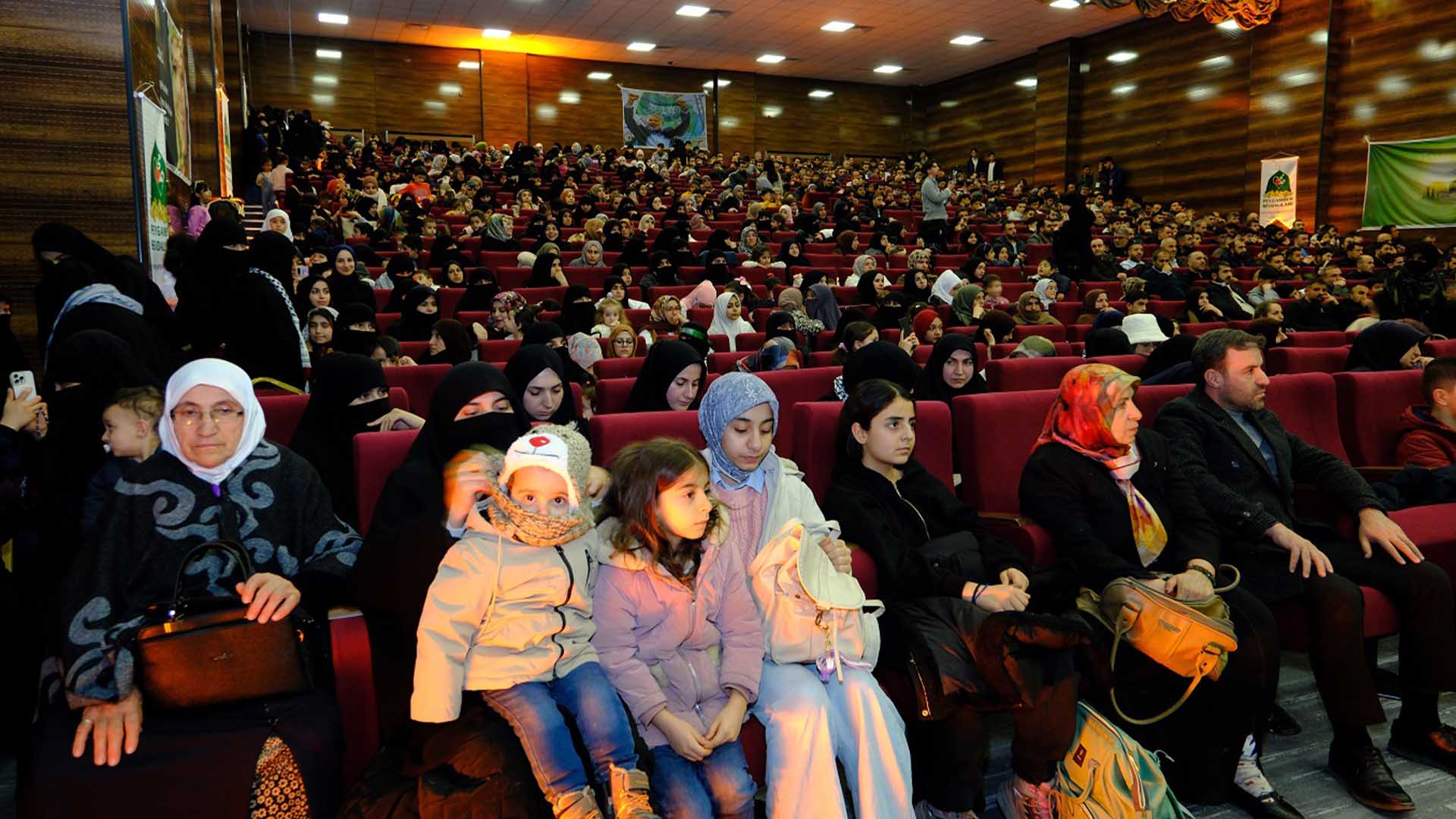 Van’da “Şehitler Gecesi” Programı, “Şehitler Veren Bir Dava Asla Yenilmez”