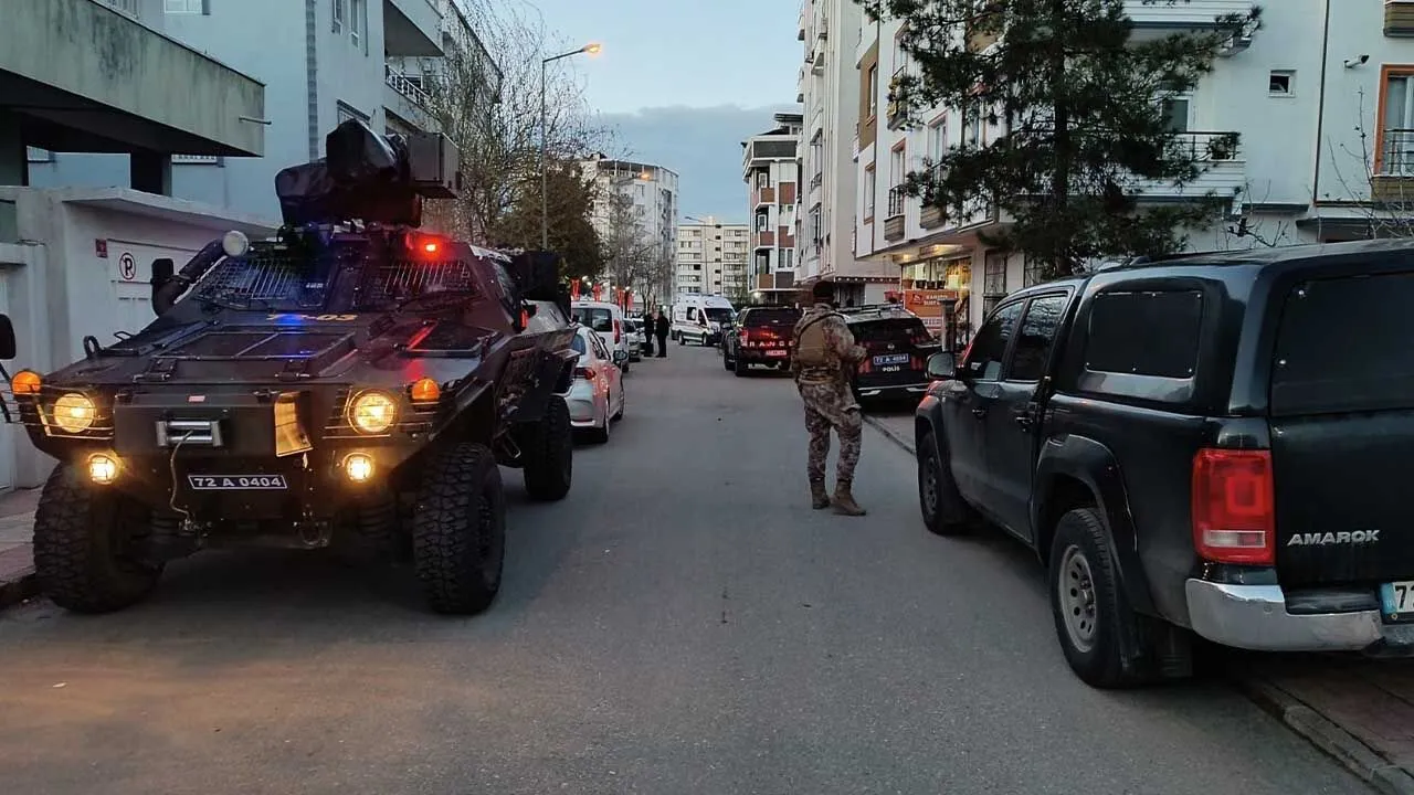 Ana Ogul Apartman Girisindeki Silahli Saldirida Oldu 2