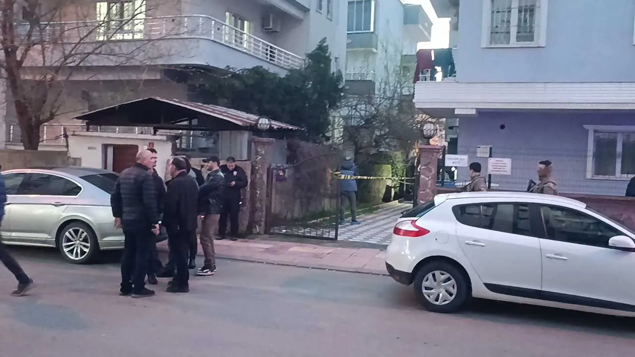 Ana Ogul Apartman Girisindeki Silahli Saldirida Oldu 3
