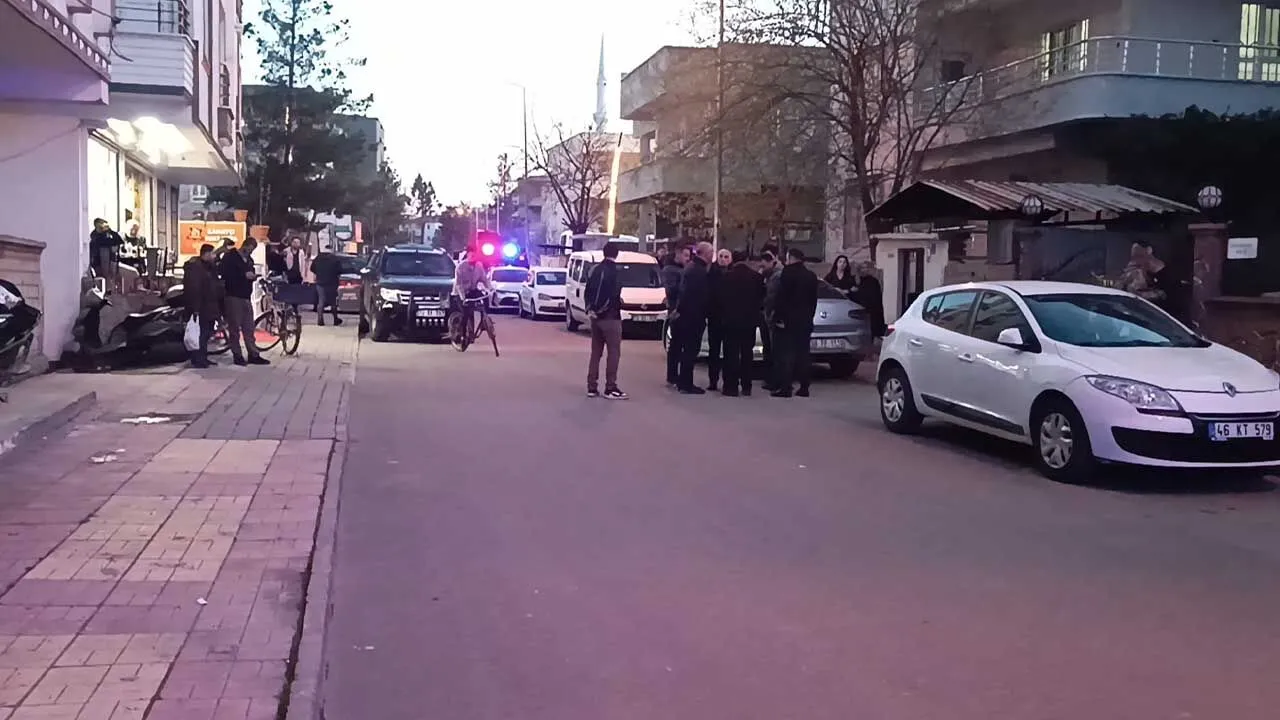 Ana Ogul Apartman Girisindeki Silahli Saldirida Oldu 4