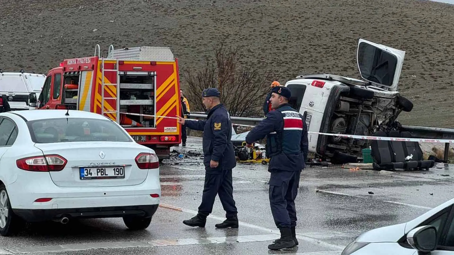 Bayram Tatilinin Ilk Saatlerinde Feci Kaza Baba Ve Oglu Oldu 4 Kisi Yaralandi 1