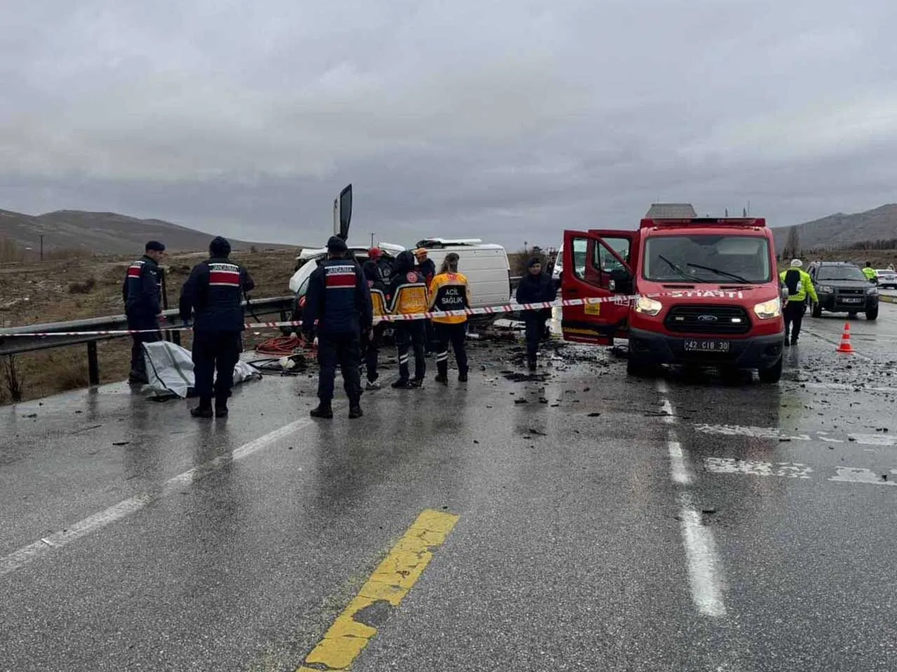 Bayram Tatilinin Ilk Saatlerinde Feci Kaza Baba Ve Oglu Oldu 4 Kisi Yaralandi 3