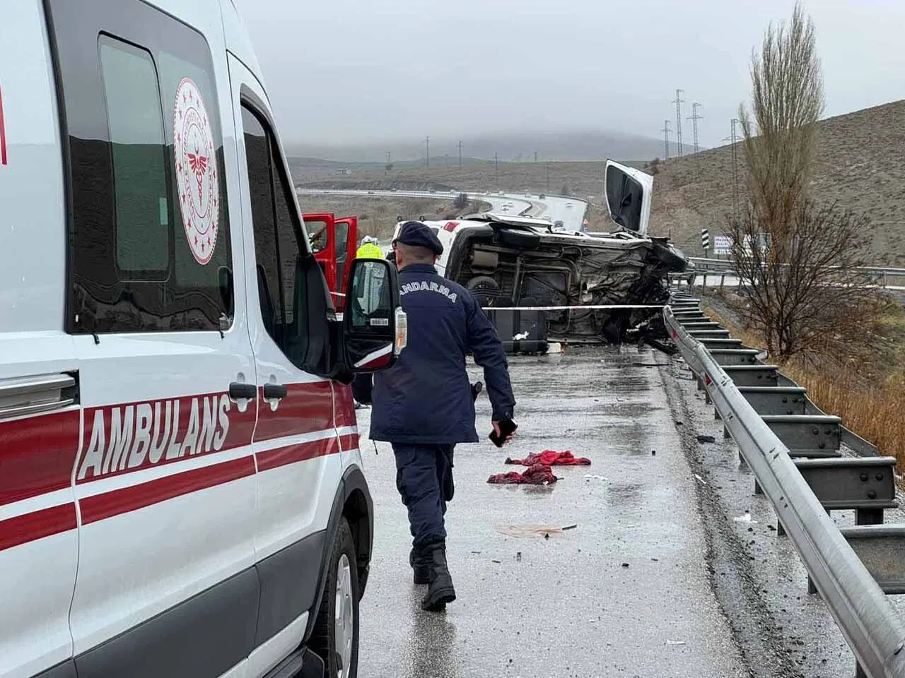 Bayram Tatilinin Ilk Saatlerinde Feci Kaza Baba Ve Oglu Oldu 4 Kisi Yaralandi 4