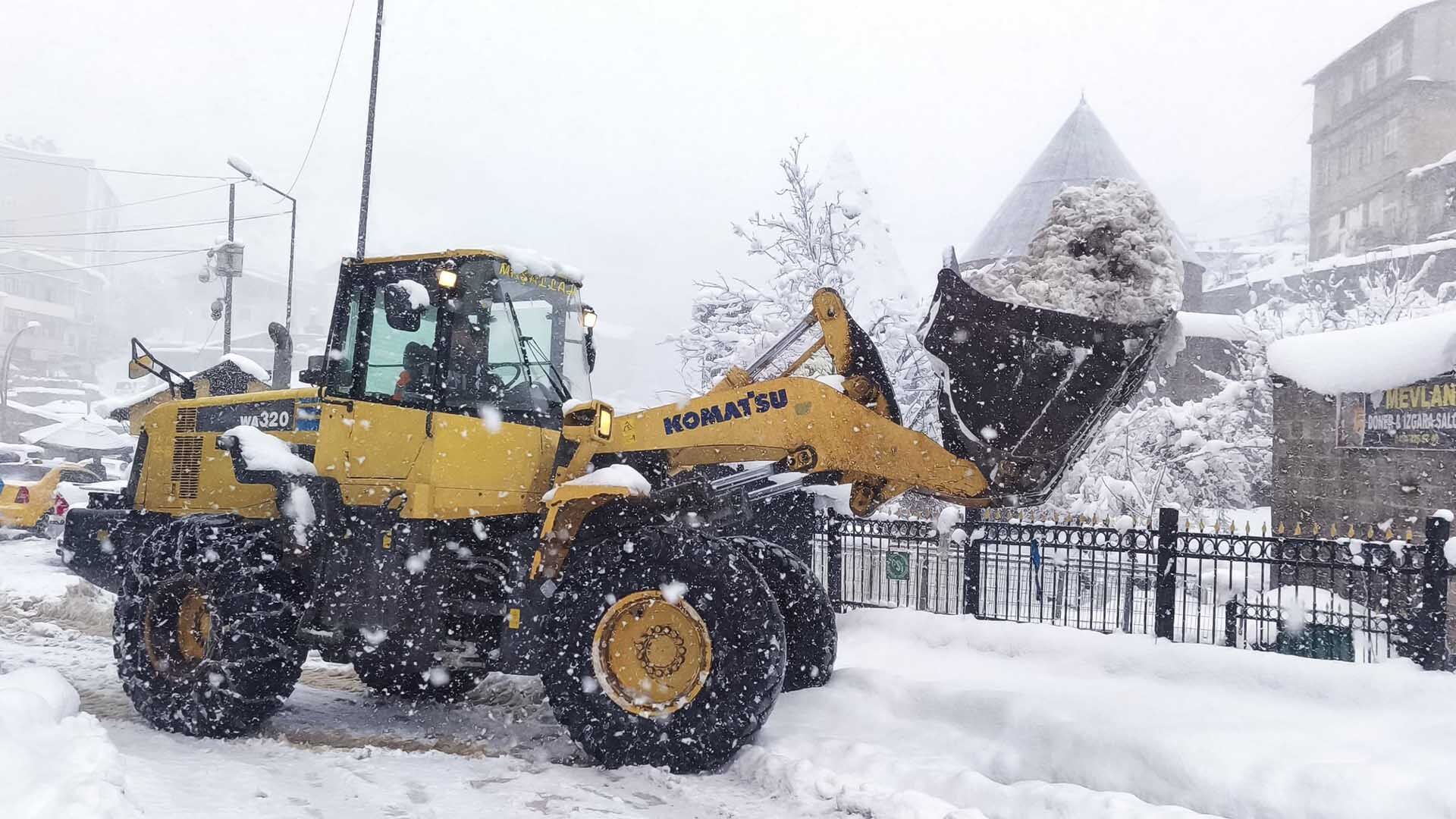 Bitlis Belediyesi'nin Karla Mücadele Ekipleri Sahada 3
