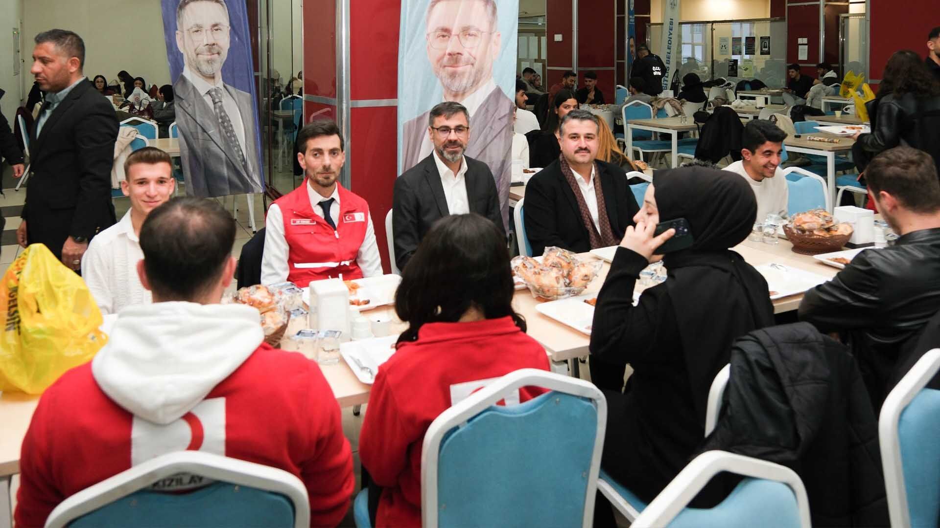 Bitlis Eren Üniversitesi'nde Ramazan Sofrası, Öğrenciler İftarda Buluştu 3