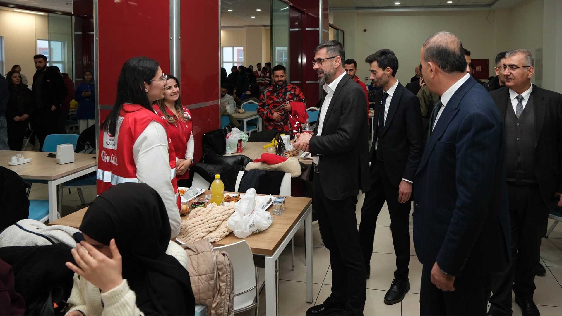 Bitlis Eren Üniversitesi'nde Ramazan Sofrası, Öğrenciler İftarda Buluştu 6