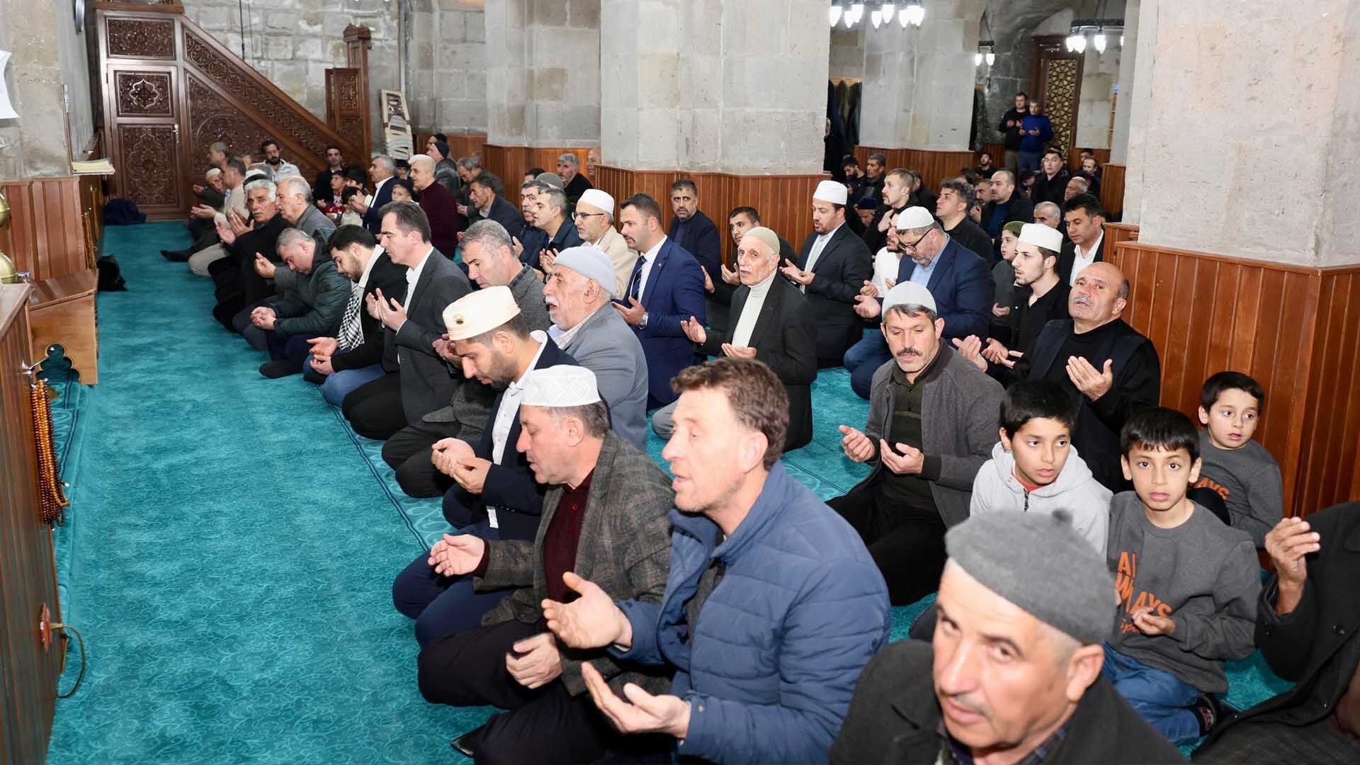 Bitlis Ulu Camii’nde Kadir Gecesi Programı Düzenlendi 2