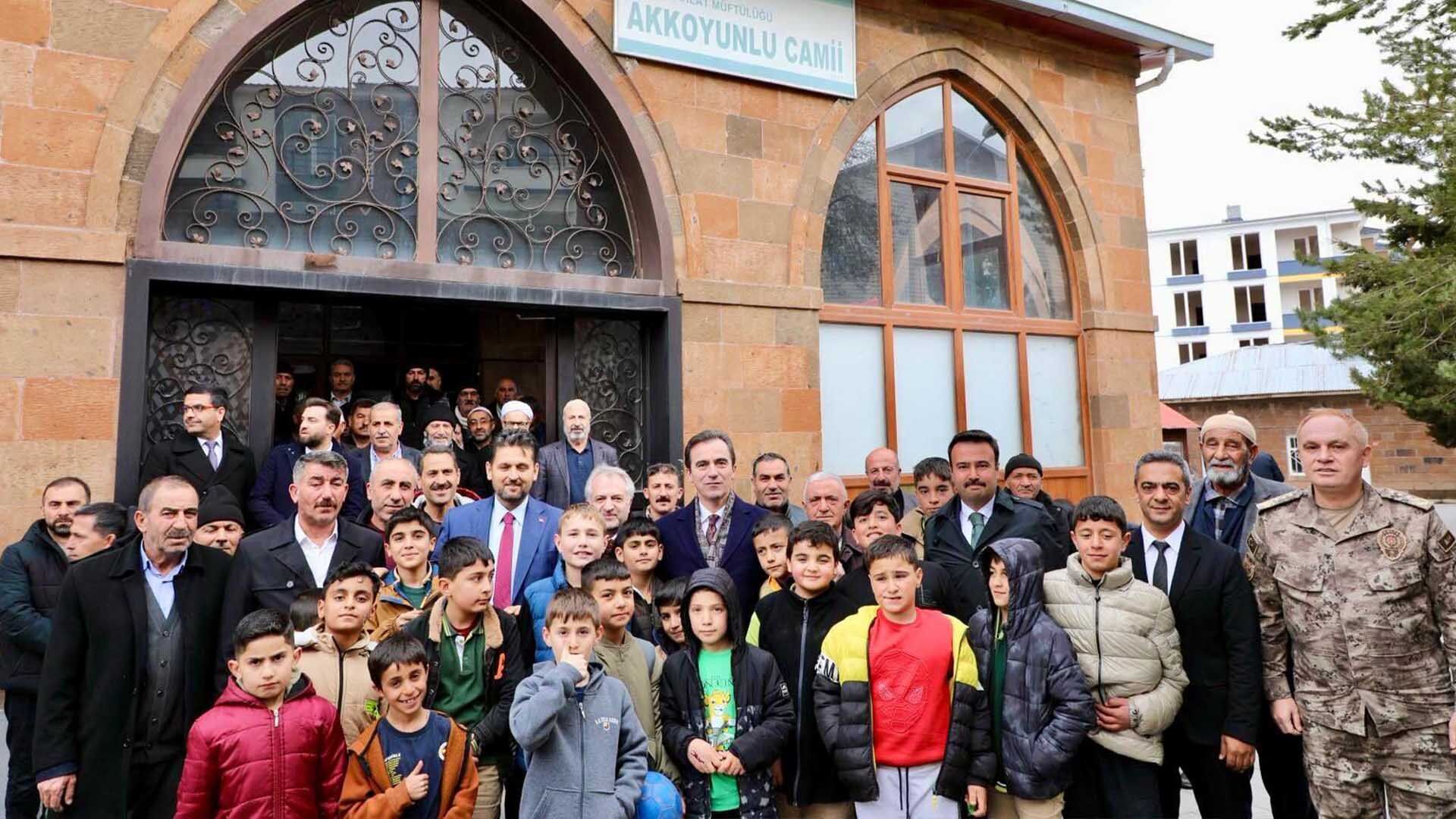 Bitlis Valisi Karakaya Ahlat’ta Esnafla Buluştu 2