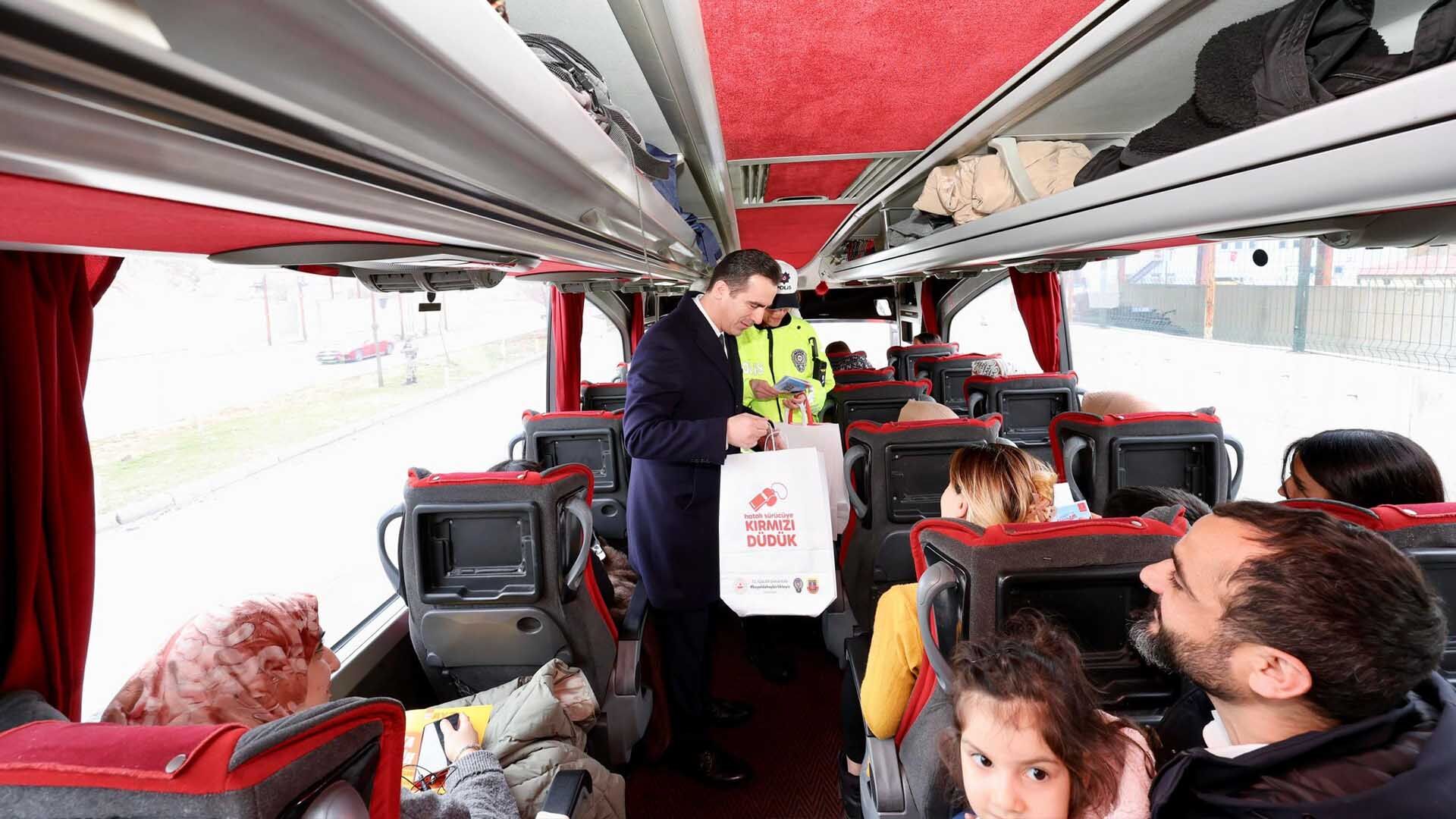 Bitlis Valisi Karakaya, Bayram Öncesi Yol Kontrol Noktalarını Ziyaret Etti 2