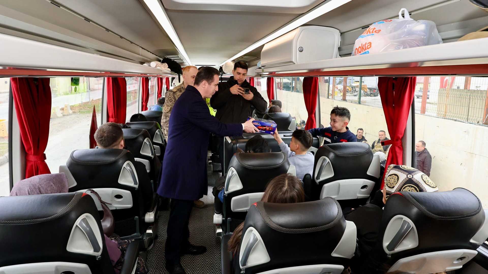 Bitlis Valisi Karakaya, Bayram Öncesi Yol Kontrol Noktalarını Ziyaret Etti 3