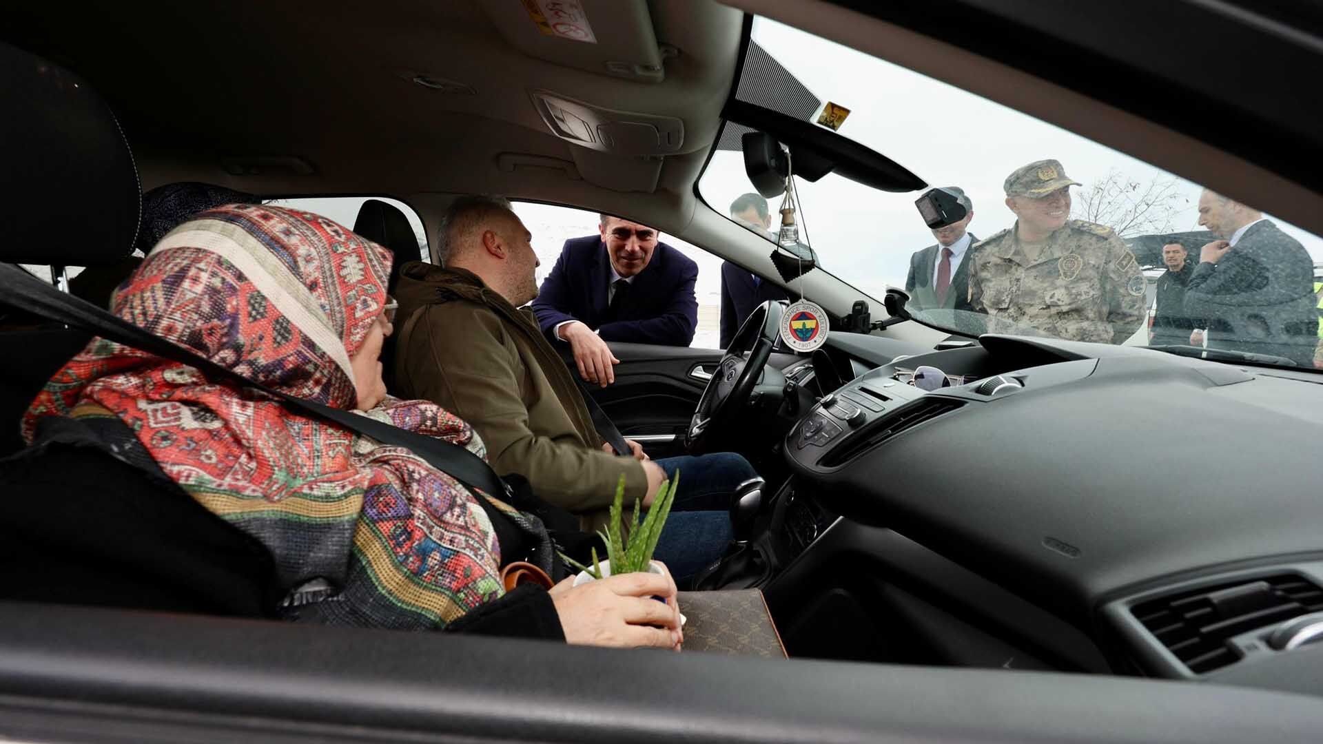 Bitlis Valisi Karakaya, Bayram Öncesi Yol Kontrol Noktalarını Ziyaret Etti 6