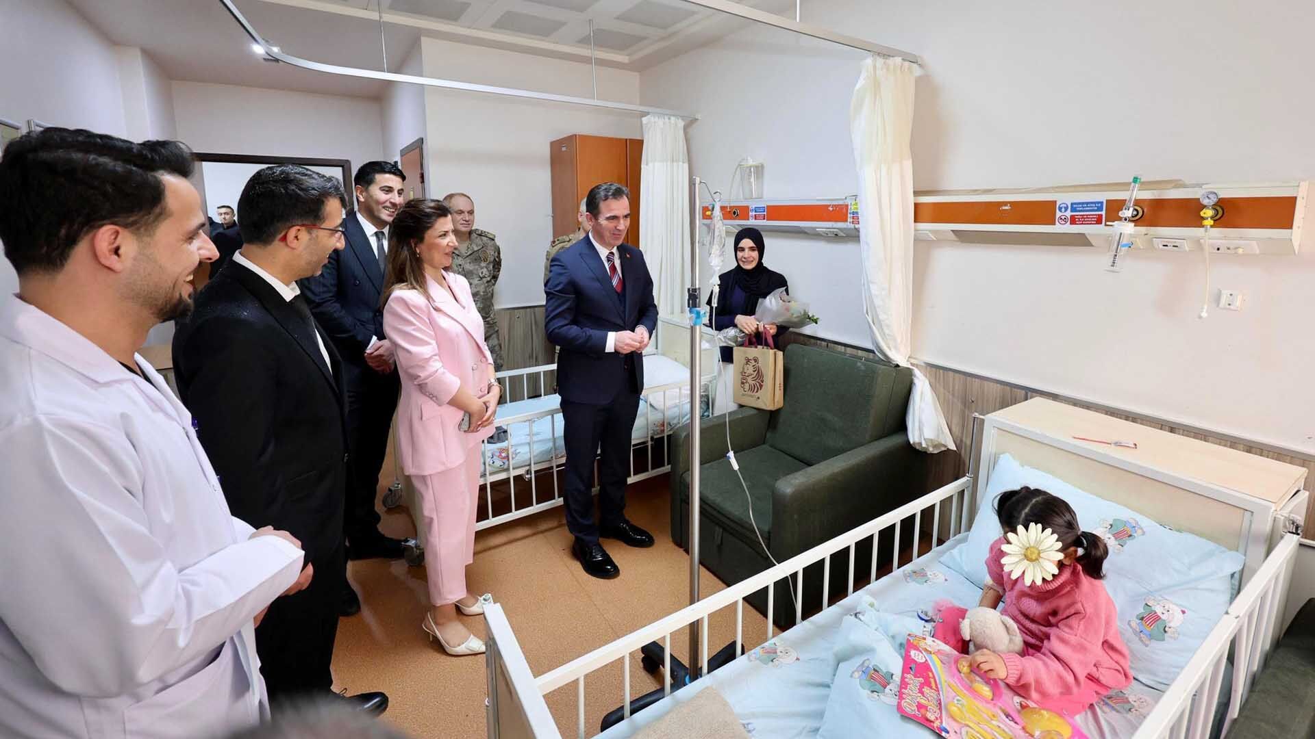 Bitlis Valisi Karakaya, Bayramda Hastaları Ziyaret Etti 4