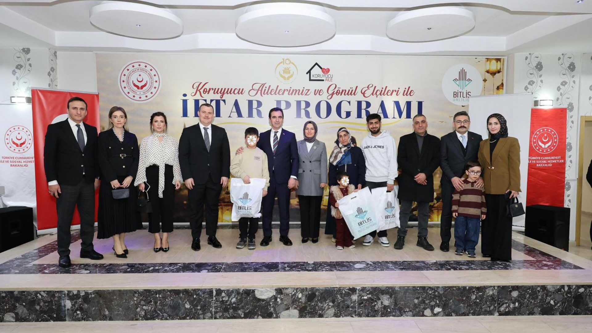 Bitlis Valisi Karakaya, Koruyucu Ailelerle İftar Sofrasında Buluştu 5