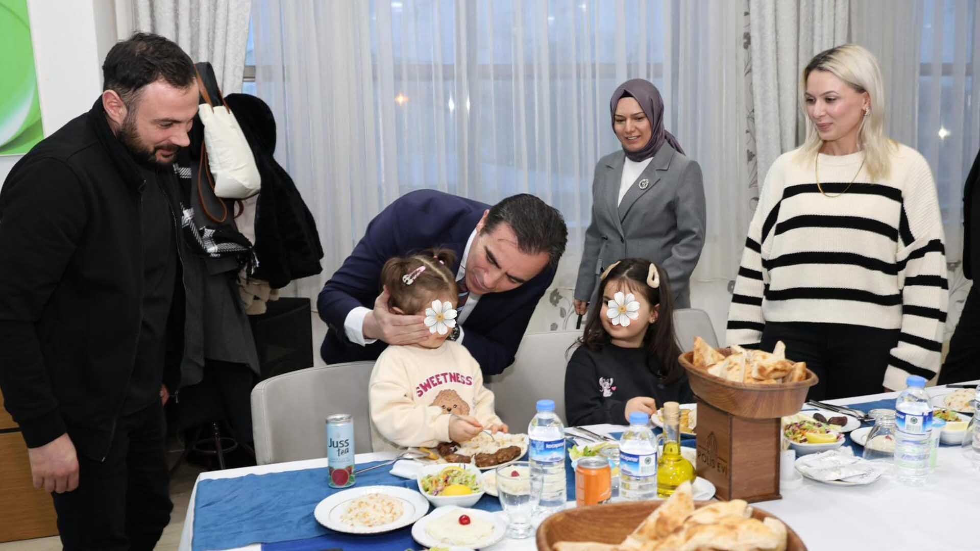 Bitlis Valisi Karakaya, Koruyucu Ailelerle İftar Sofrasında Buluştu 6