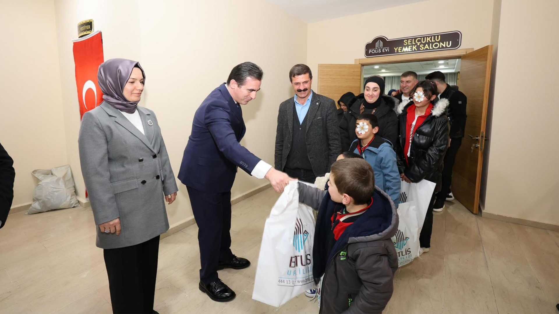 Bitlis Valisi Karakaya, Koruyucu Ailelerle İftar Sofrasında Buluştu