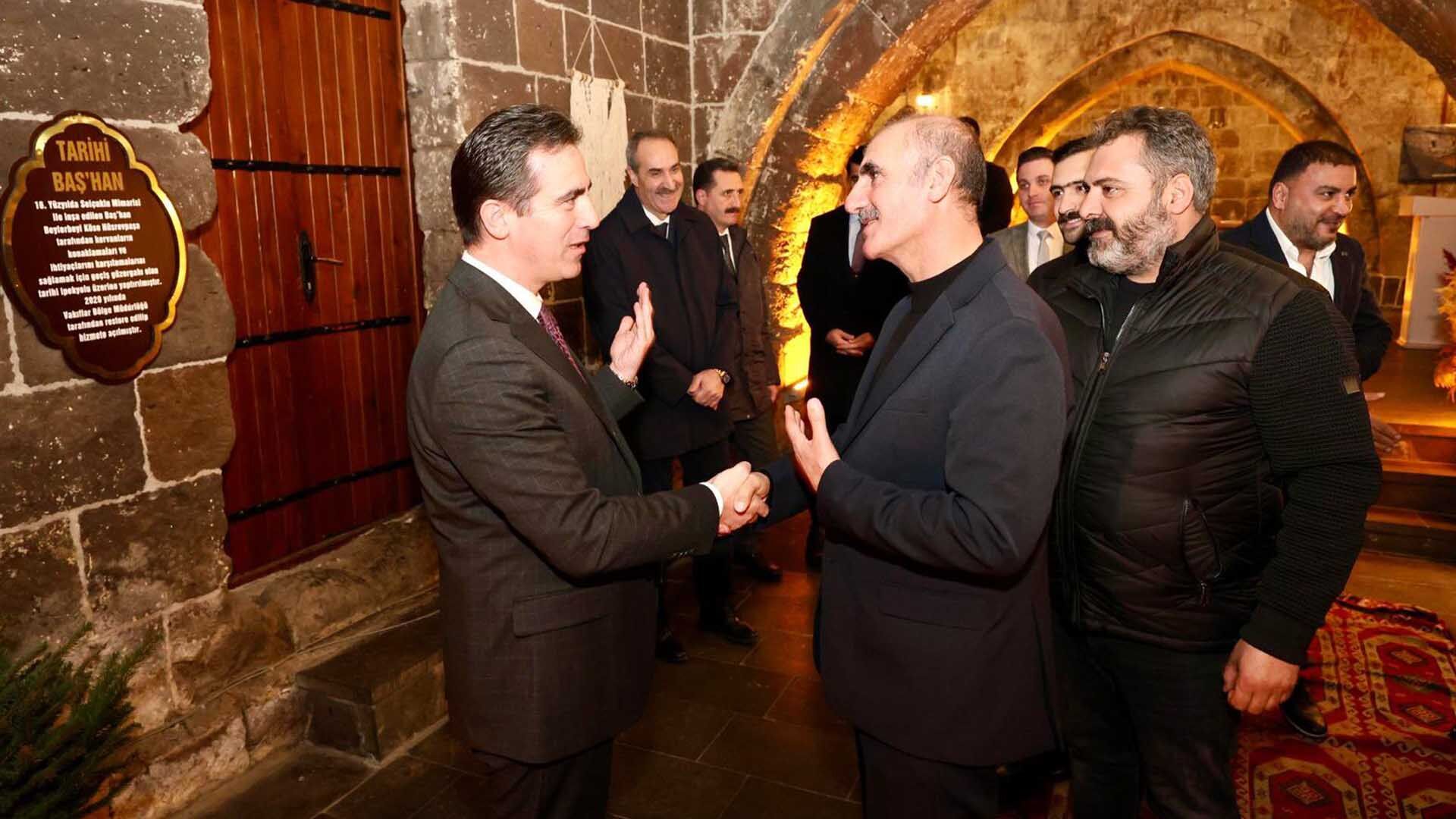 Bitlis Valisi Karakaya, Osb’de Sanayici Ve İş İnsanlarıyla İftarda Buluştu 7