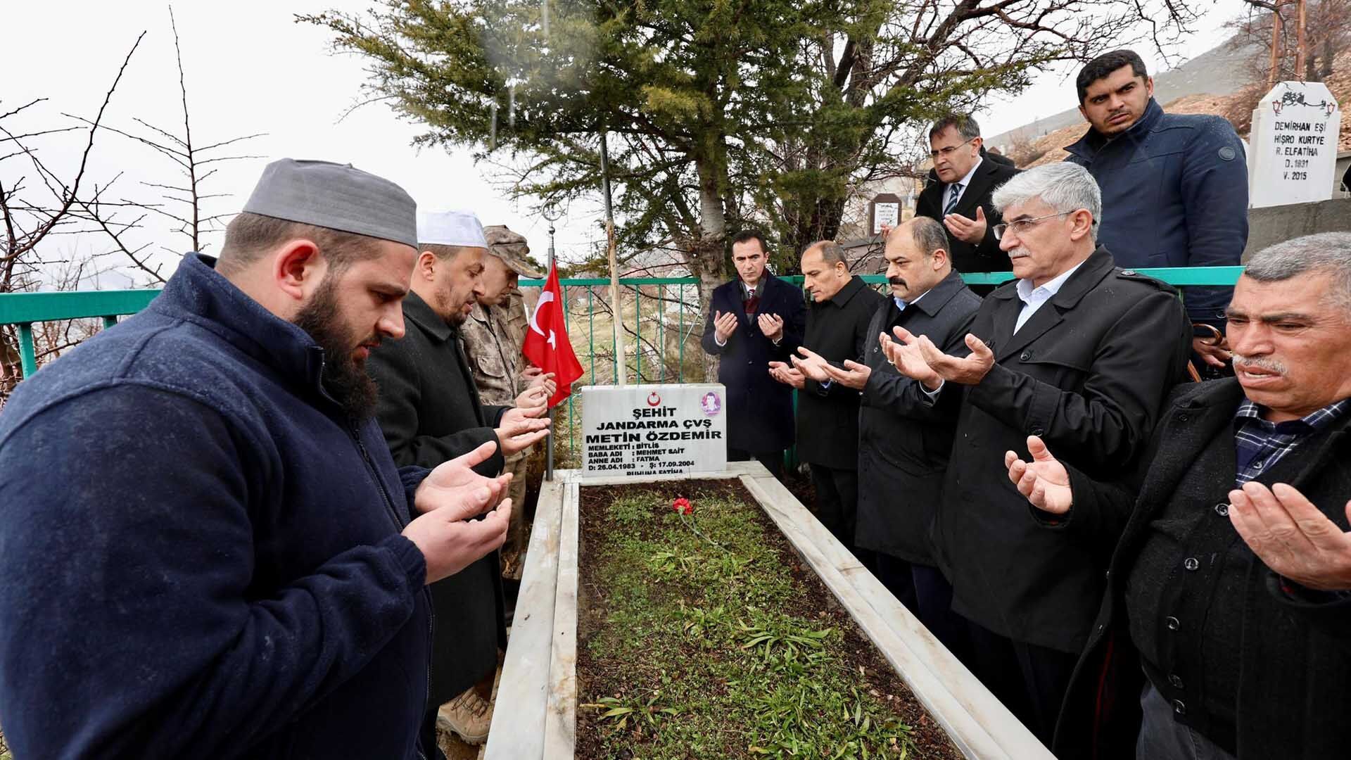 Bitlis Valisi Karakaya'dan Şehit Aileleri Ve Gazilere Bayram Ziyareti 3