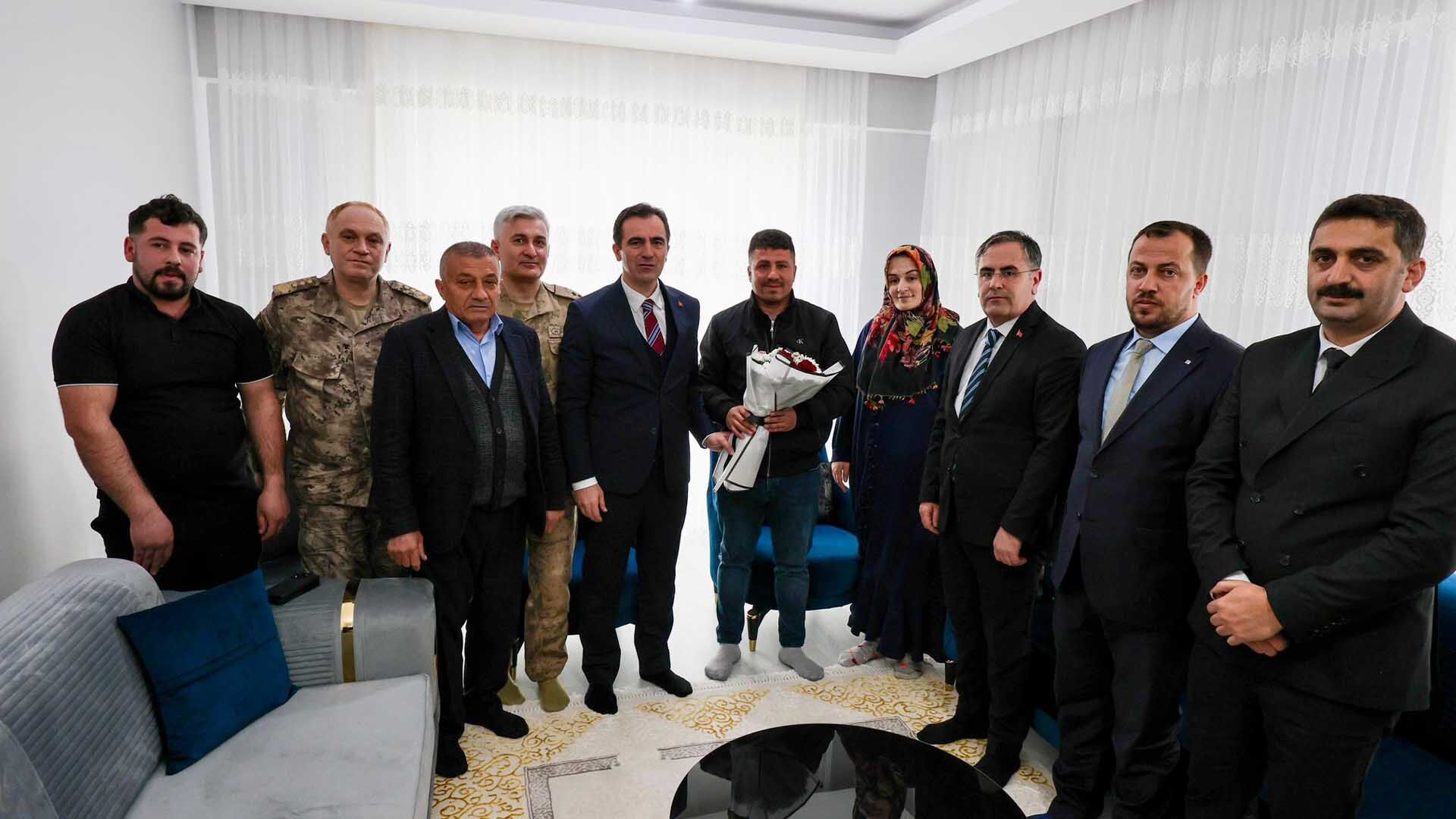 Bitlis Valisi Karakaya'dan Şehit Aileleri Ve Gazilere Bayram Ziyareti 4