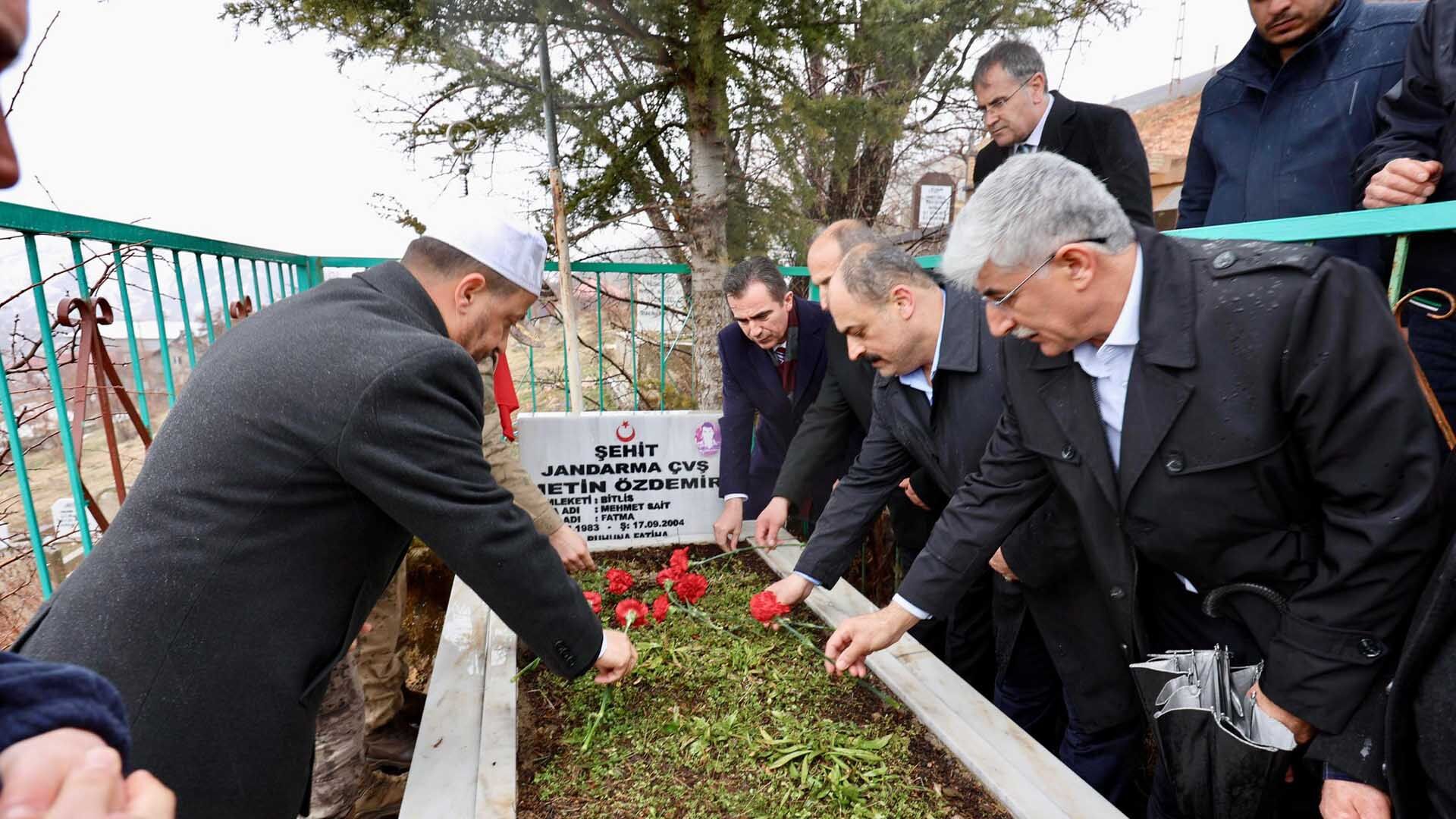Bitlis Valisi Karakaya'dan Şehit Aileleri Ve Gazilere Bayram Ziyareti 6