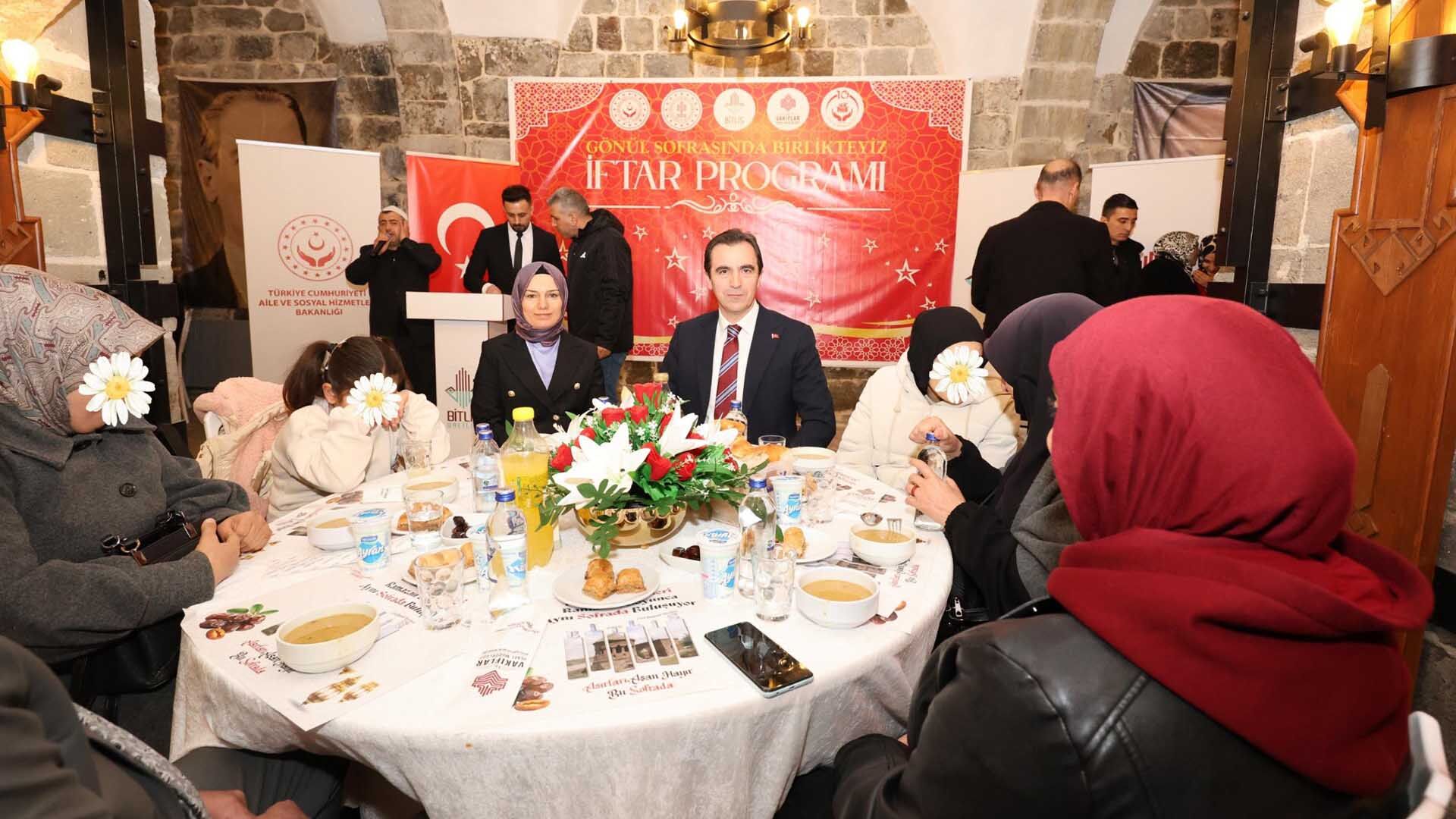 Bitlis’te Dünya Yetimler Günü’nde Anlamlı İftar 1