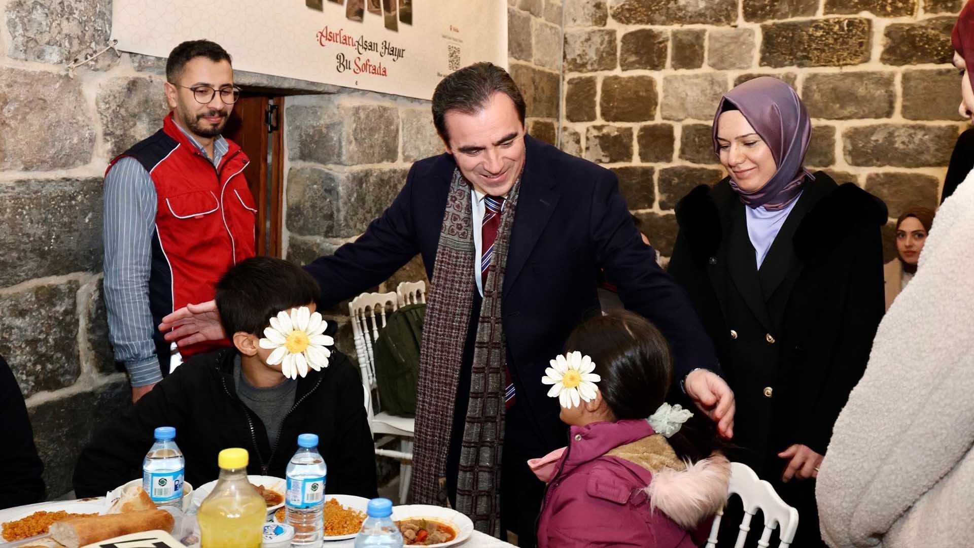 Bitlis’te Dünya Yetimler Günü’nde Anlamlı İftar 6