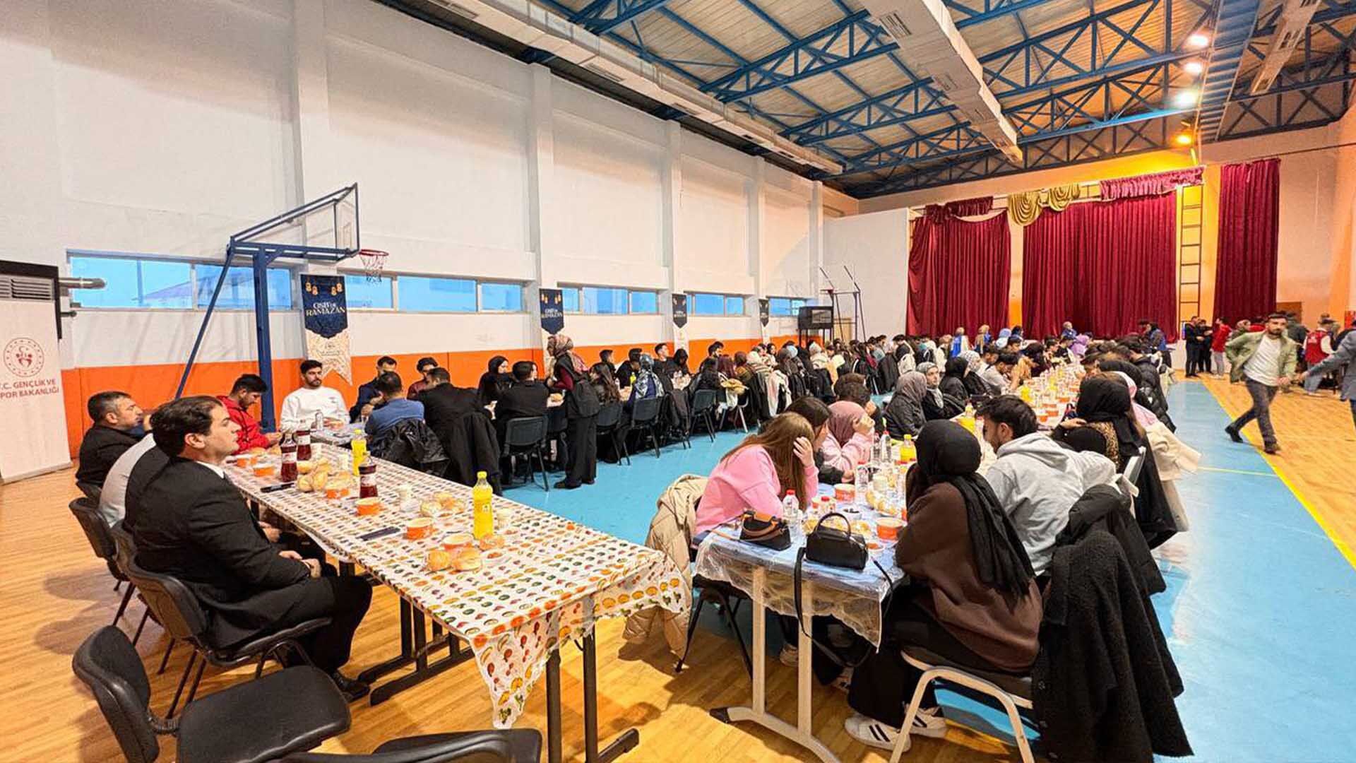 Bitlis’te Gençler İftar Programında Buluştu 2