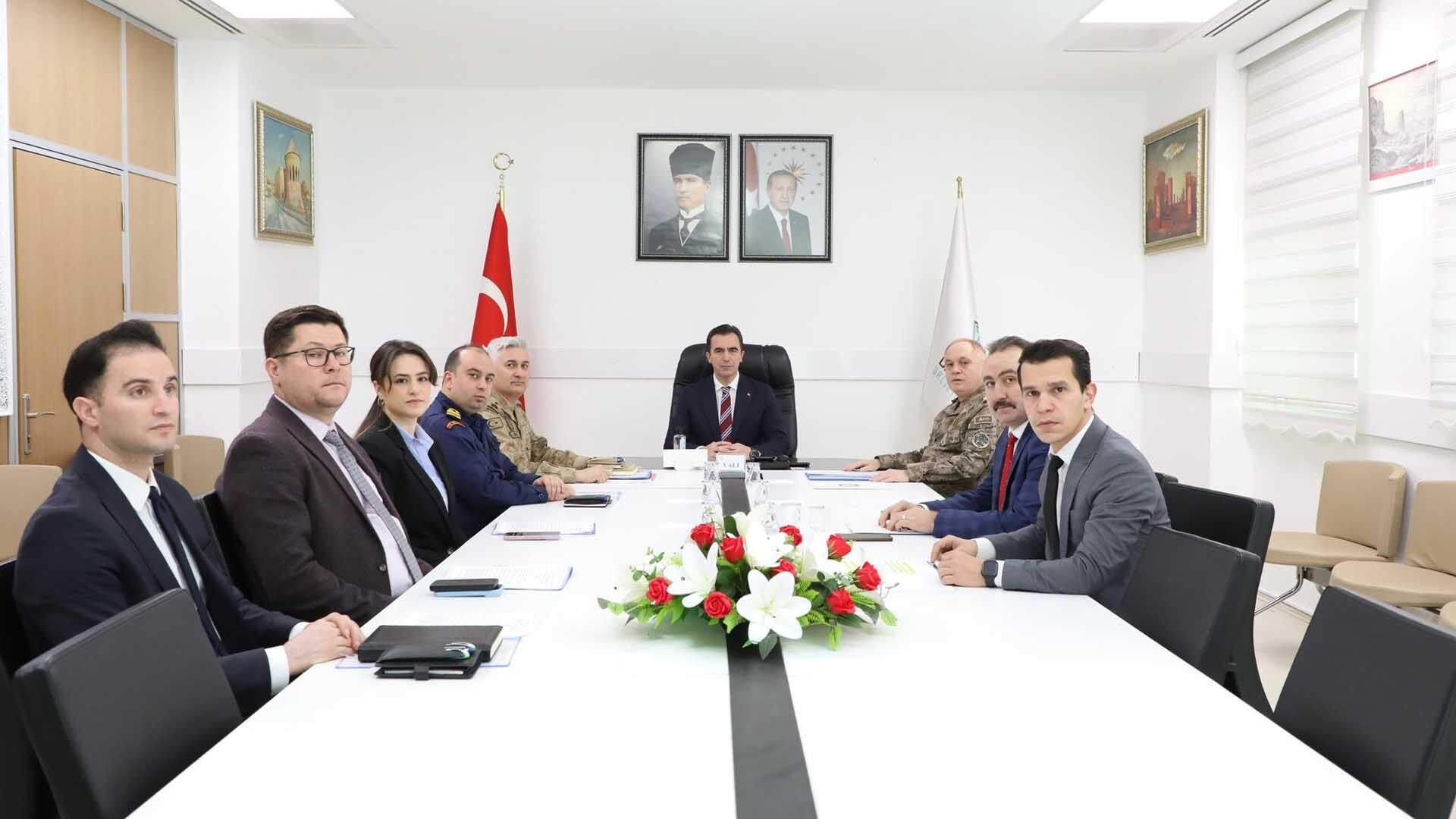 Bitlis’te Güvenlik Zirvesi, Tüm Başlıklar Masaya Yatırıldı