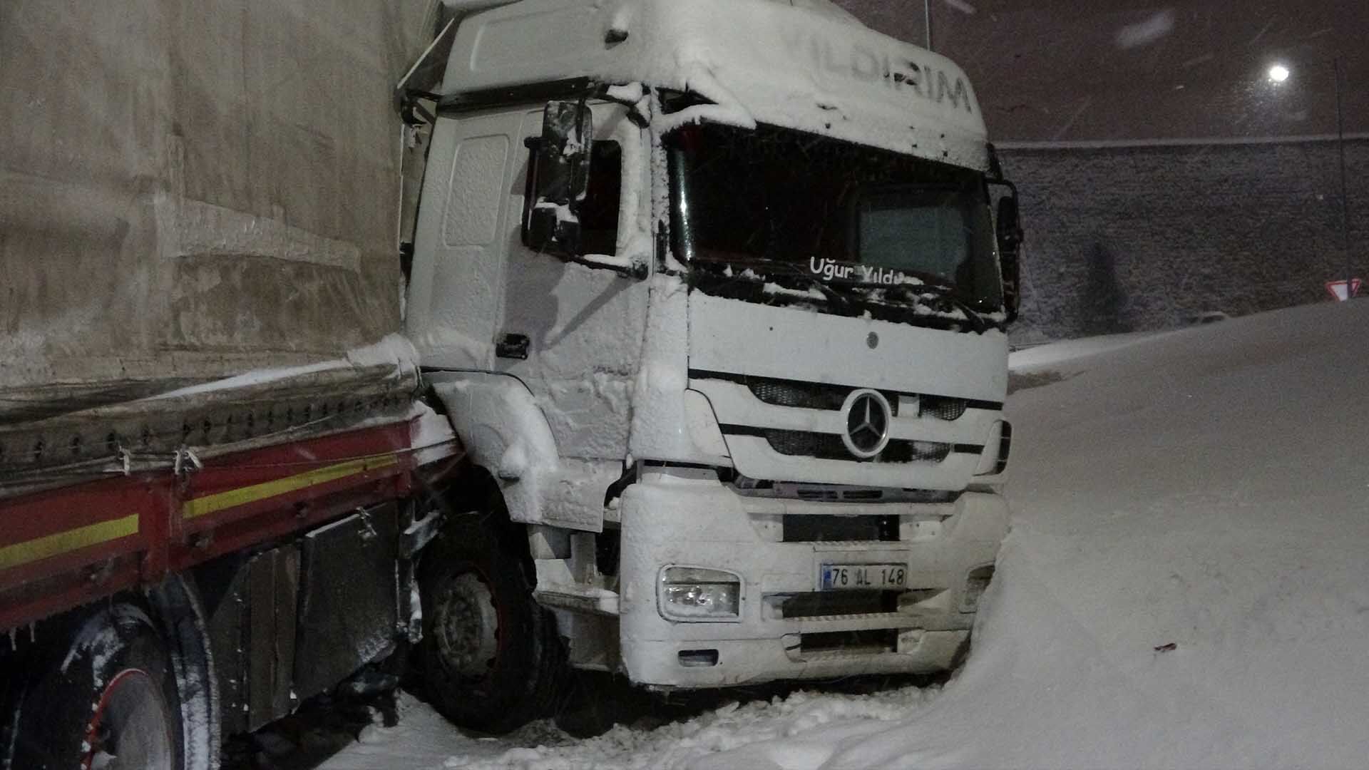 Bitlis’te Kar Ve Buzlanma Kazaya Neden Oldu 2