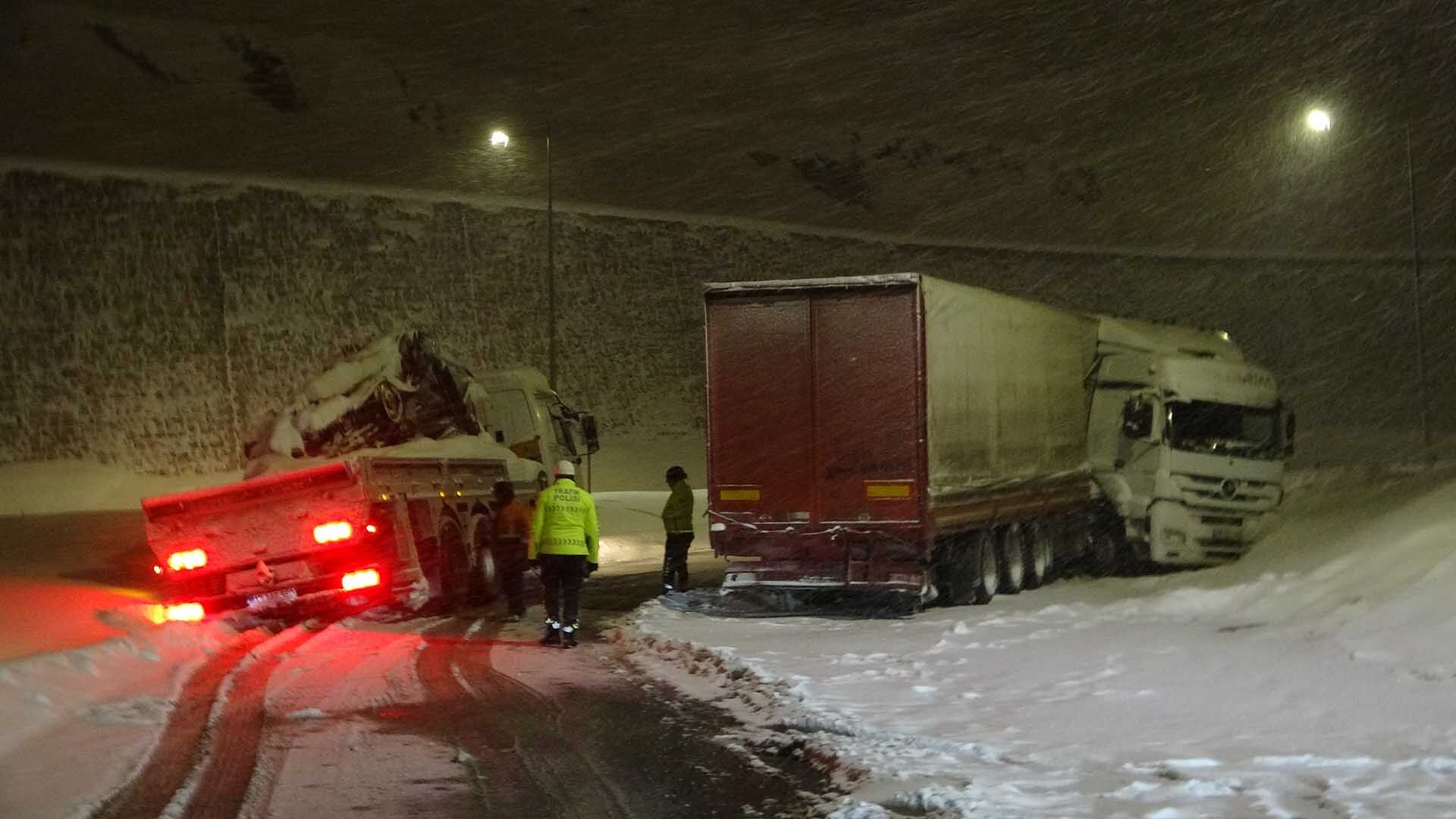 Bitlis’te Kar Ve Buzlanma Kazaya Neden Oldu