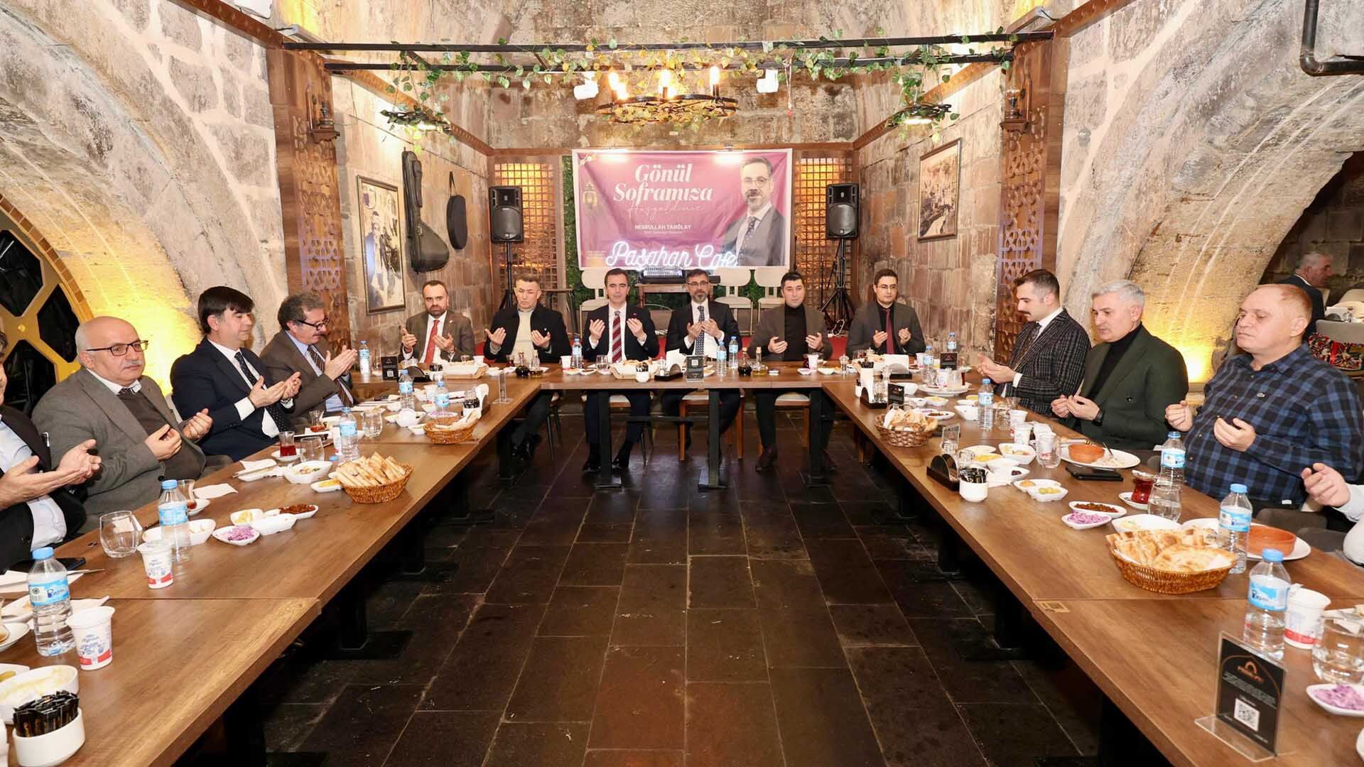Bitlis’te Protokol İftar Sofrasında Buluştu 1